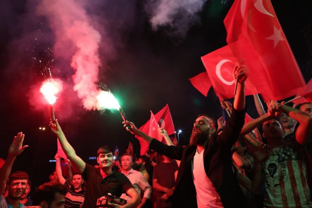 AKP: Ο τουρκικός λαός «μας αναγκάζει» να επαναφέρουμε τη θανατική ποινή