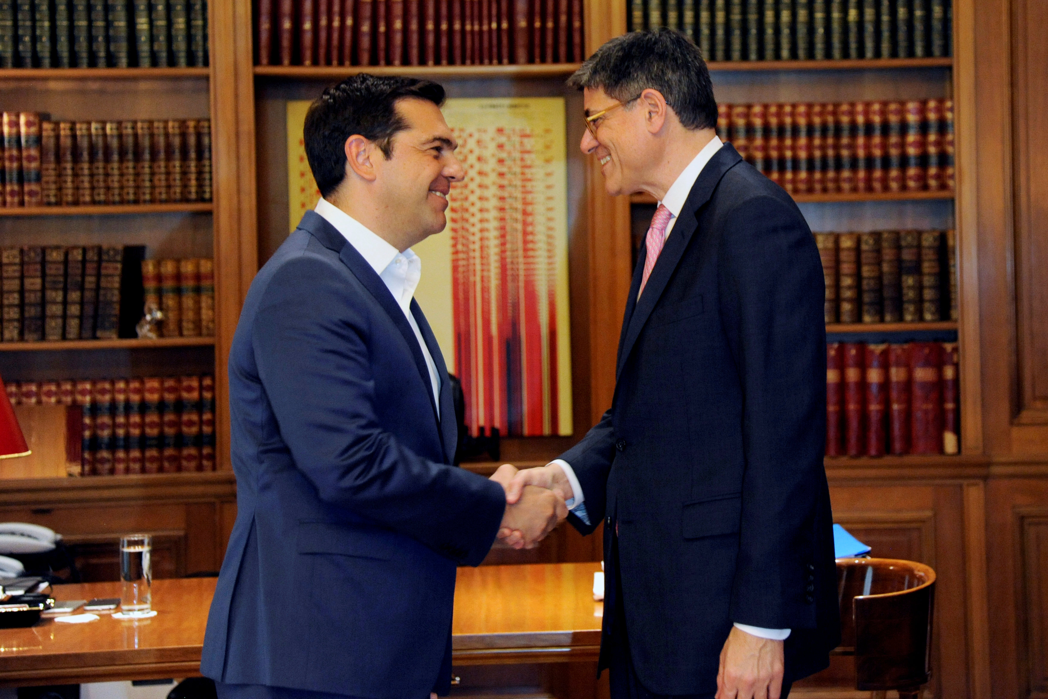 Απαραίτητη η αναδιάρθρωση του χρέους, συμφώνησαν Τσίπρας και Λιου