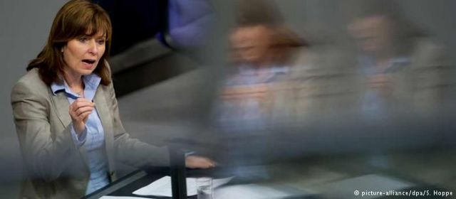 11 χρόνια βουλευτής με βιογραφικό «μαϊμού»