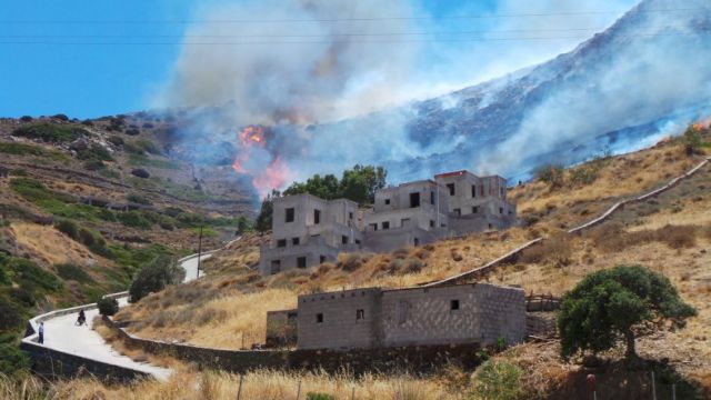 Πυρκαγιές σε Σύρο και Λακωνία