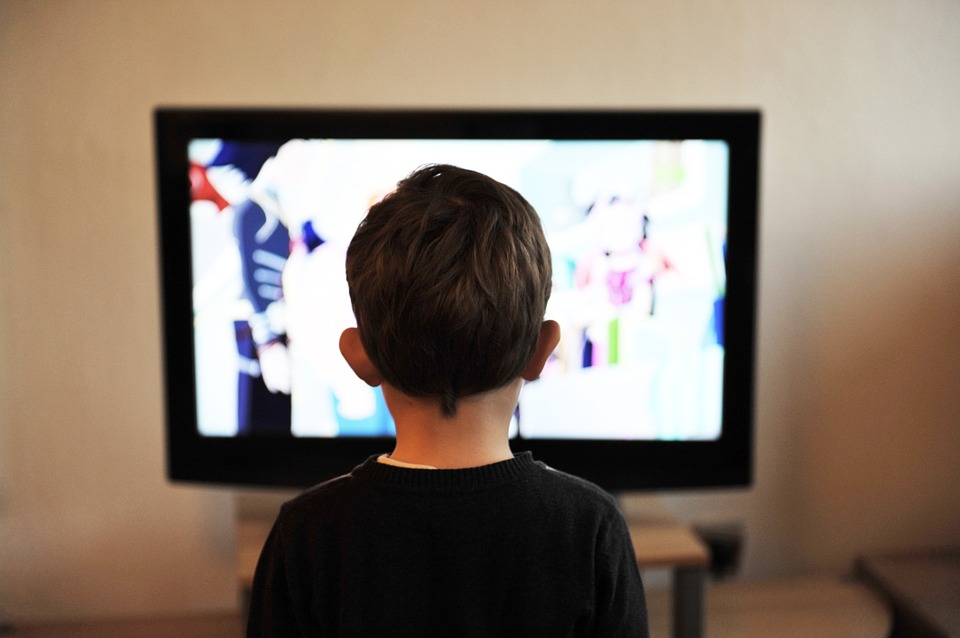 Μειωμένη οστική μάζα έχουν τα παιδιά που βλέπουν πολλές ώρες τηλεόραση
