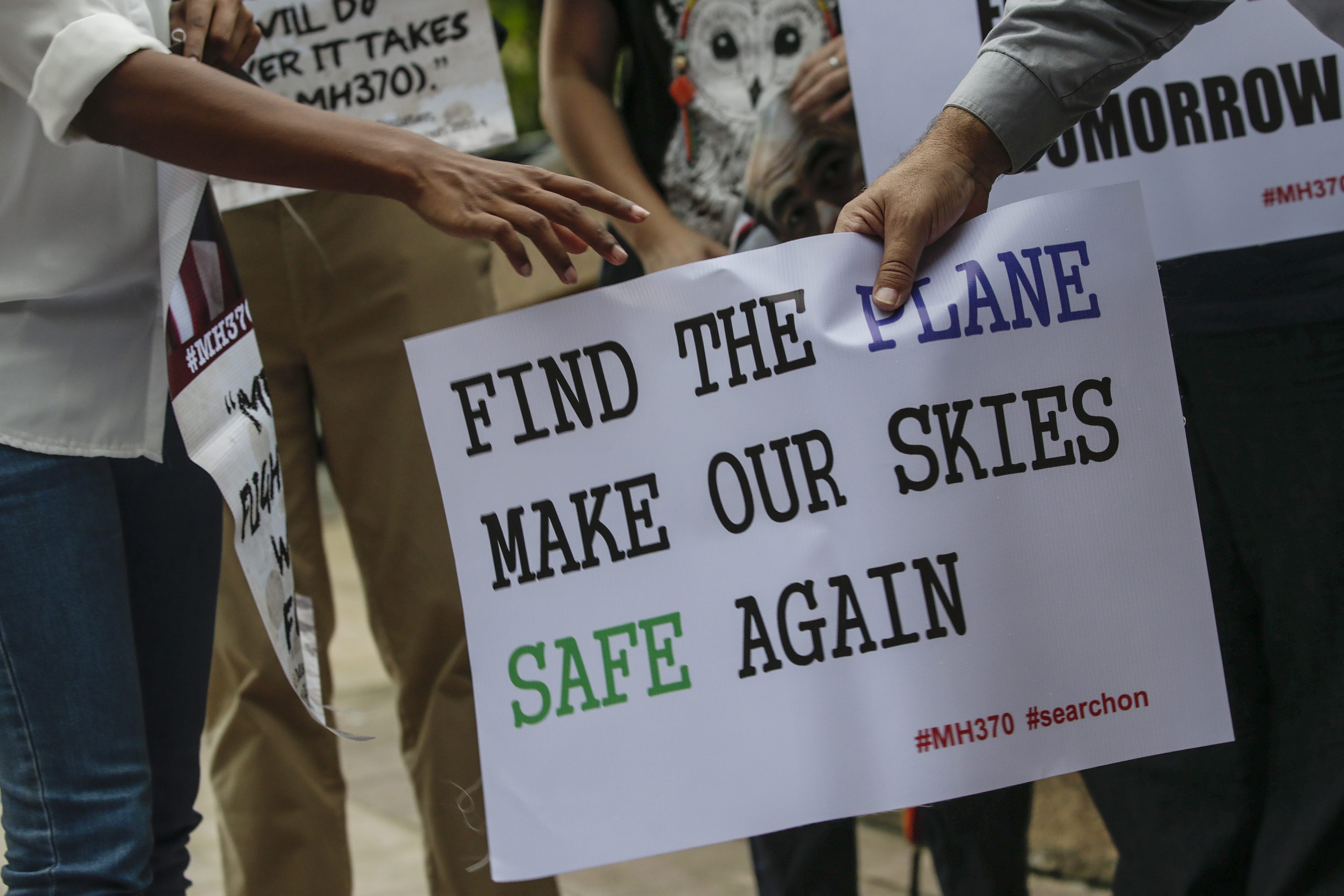 «Παγώνουν» οι έρευνες για την πτήση ΜΗ370