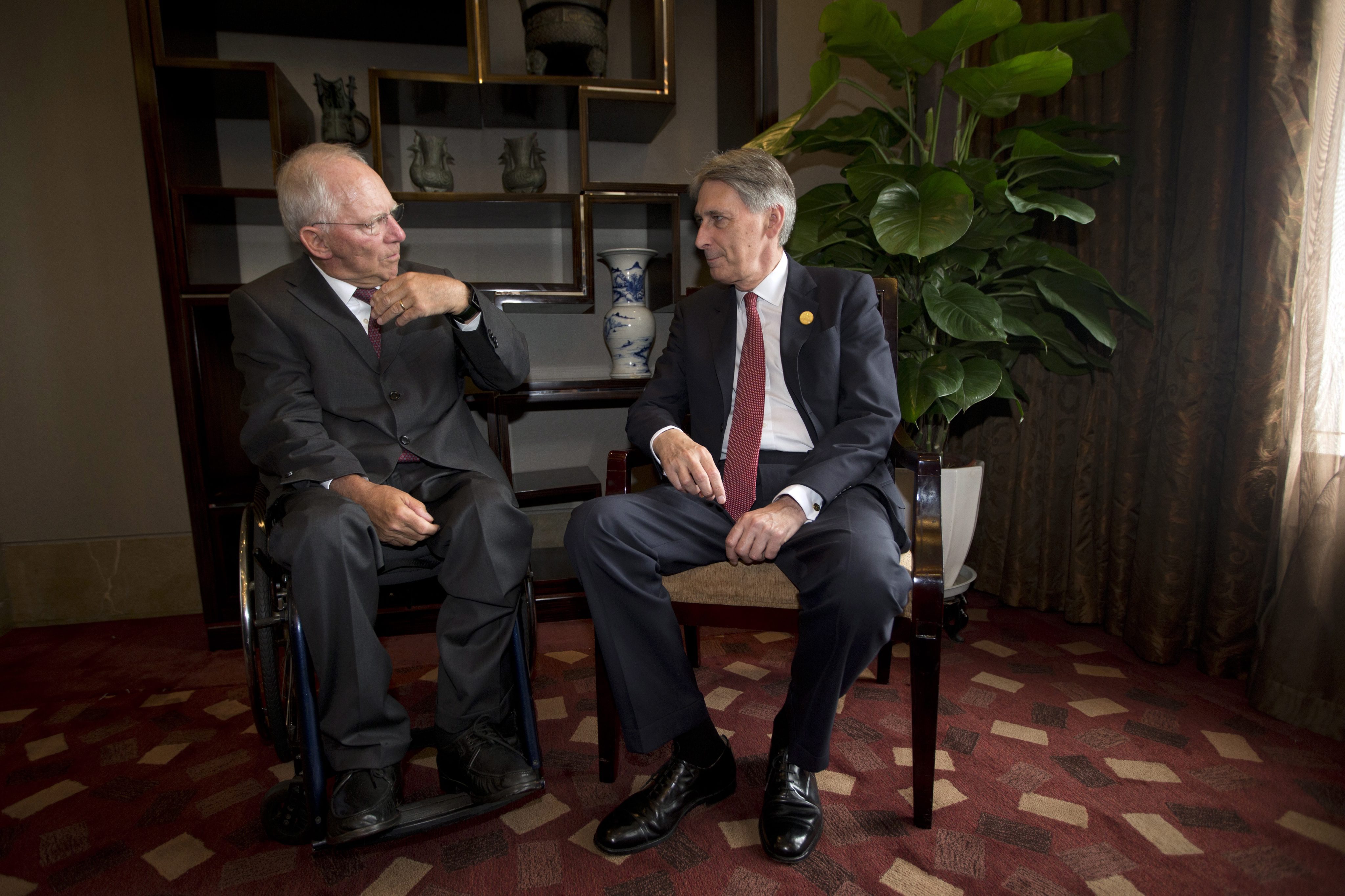Καθιέρωση του φόρου χρηματοπιστωτικών συναλλαγών διεθνώς ζητά ο Σόιμπλε