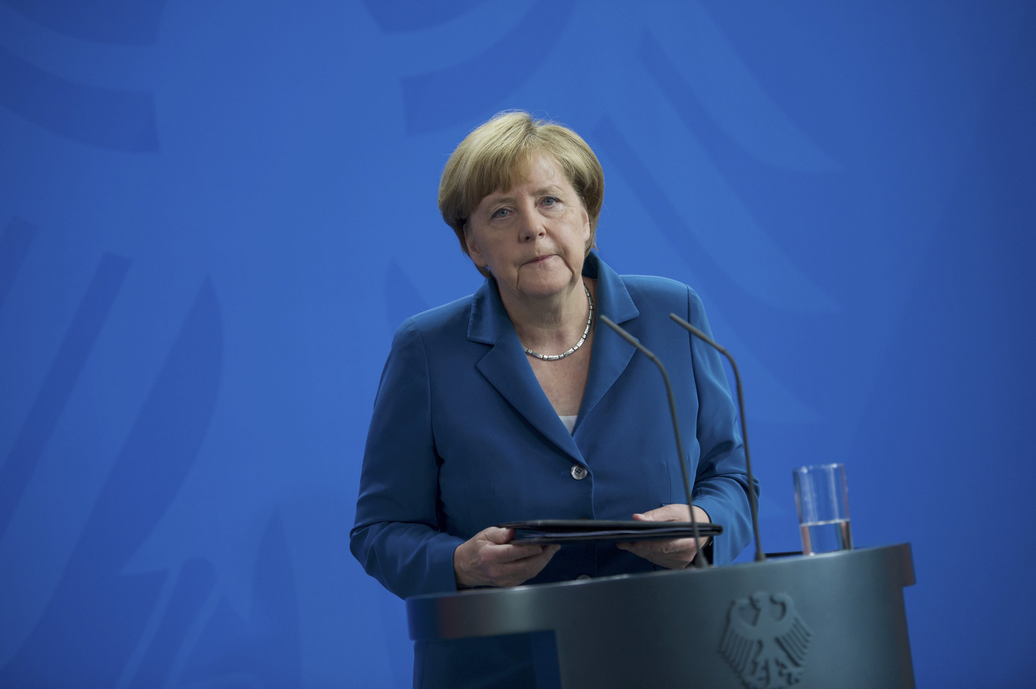 Για πλήρη εξιχνίαση των επιθέσεων στο Μόναχο δεσμεύεται η Μέρκελ