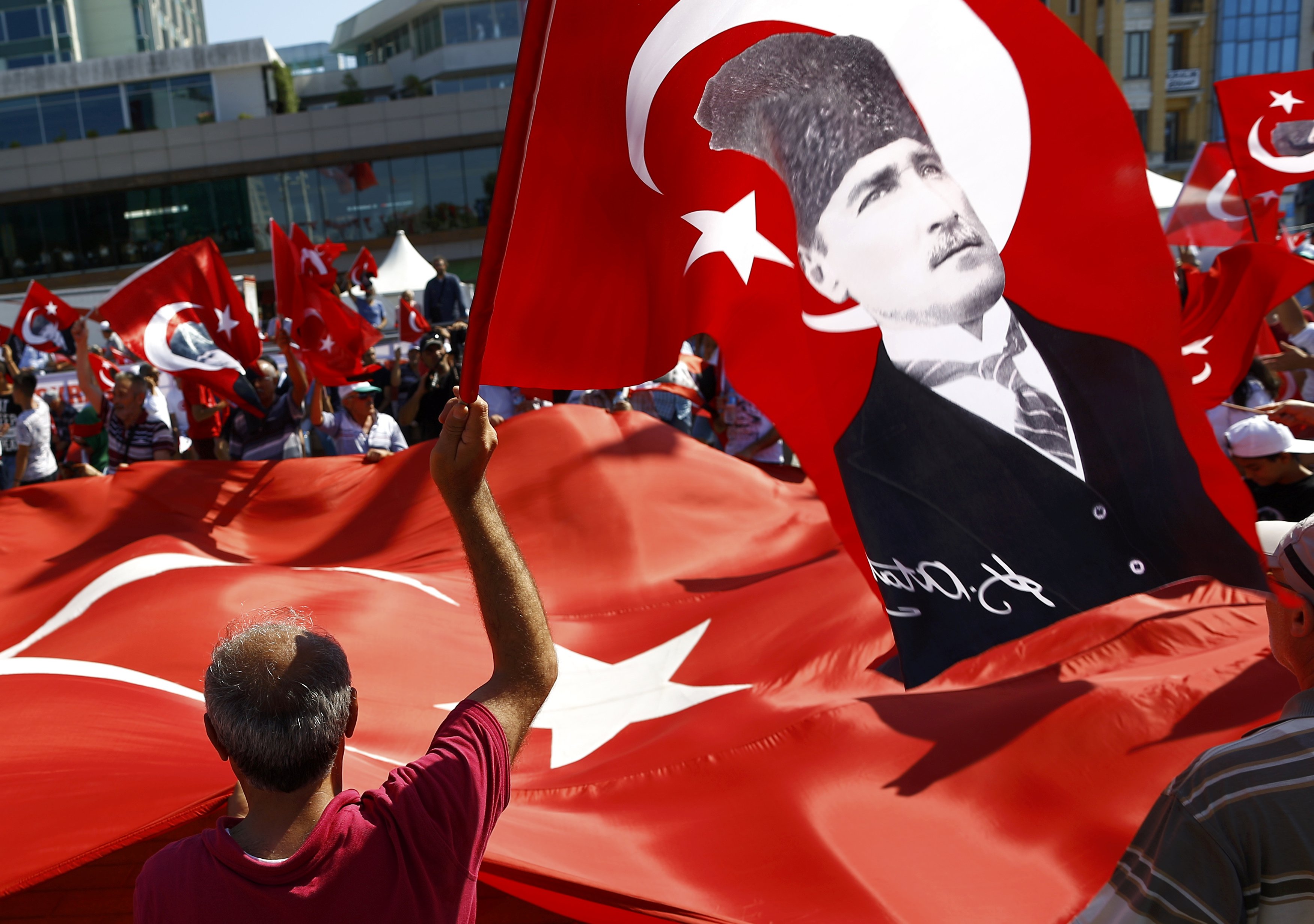 Με φιρμάνι Ερντογάν κλείνουν 130 μέσα ενημέρωσης