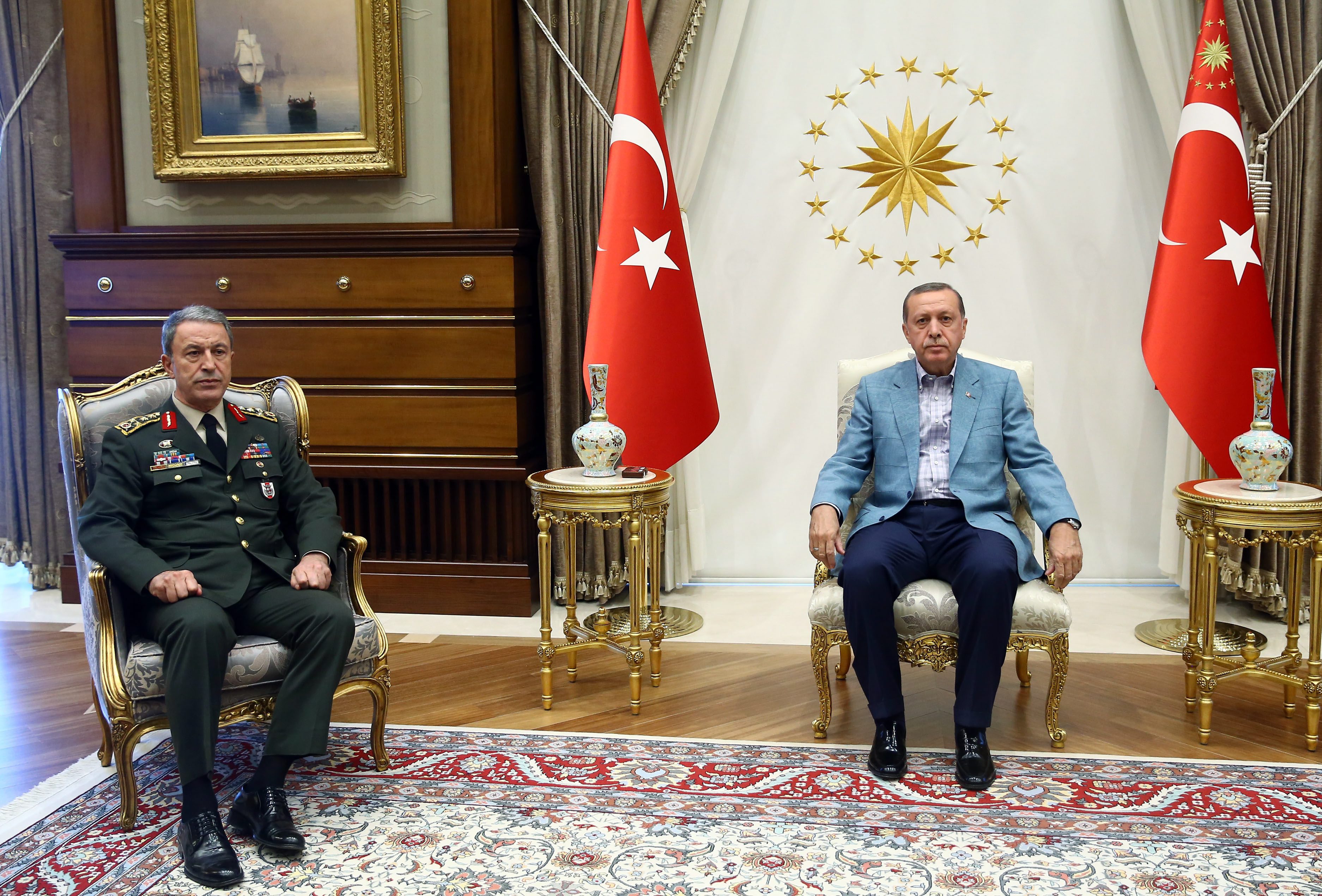 Παραμένει ο στρατηγός Ακάρ στην ηγεσία των Ενόπλων Δυνάμεων της Τουρκίας