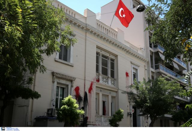 ‘Rouvikomas’ stages protest outside Turkish embassy