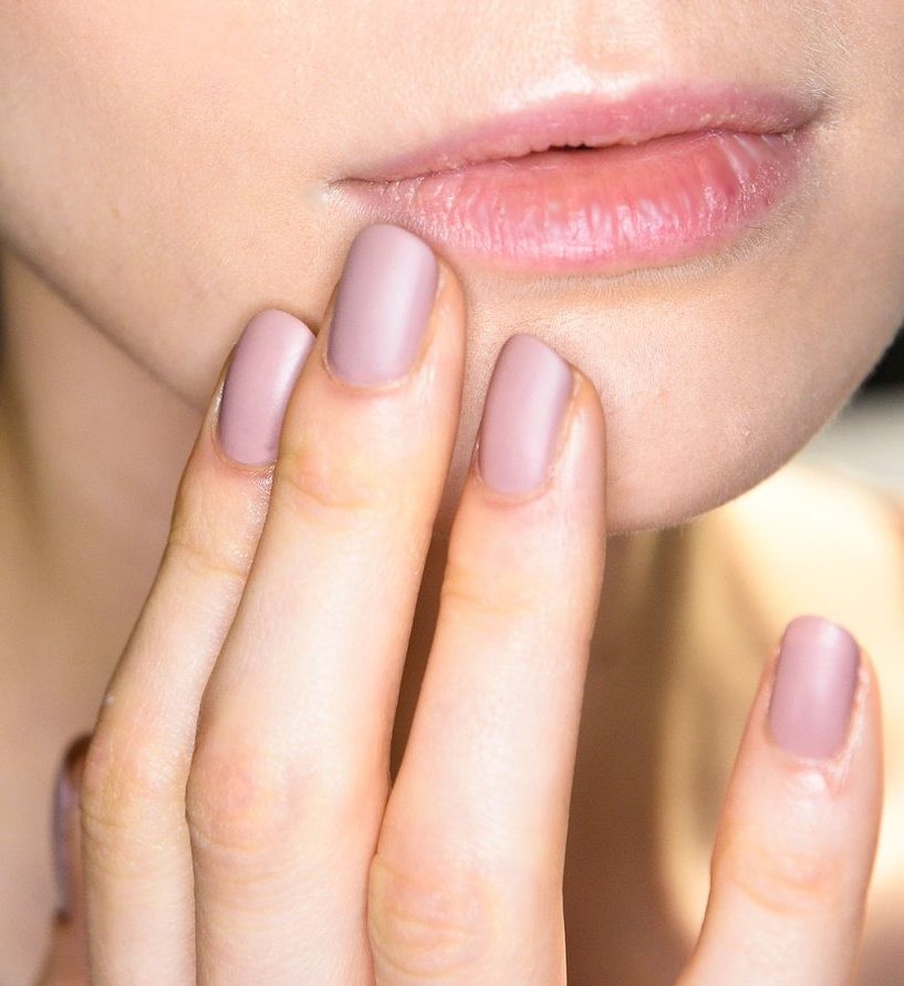 Πώς θα έχετε υπέροχα νύχια και τη 2η εβδομάδα του μανικιούρ σας