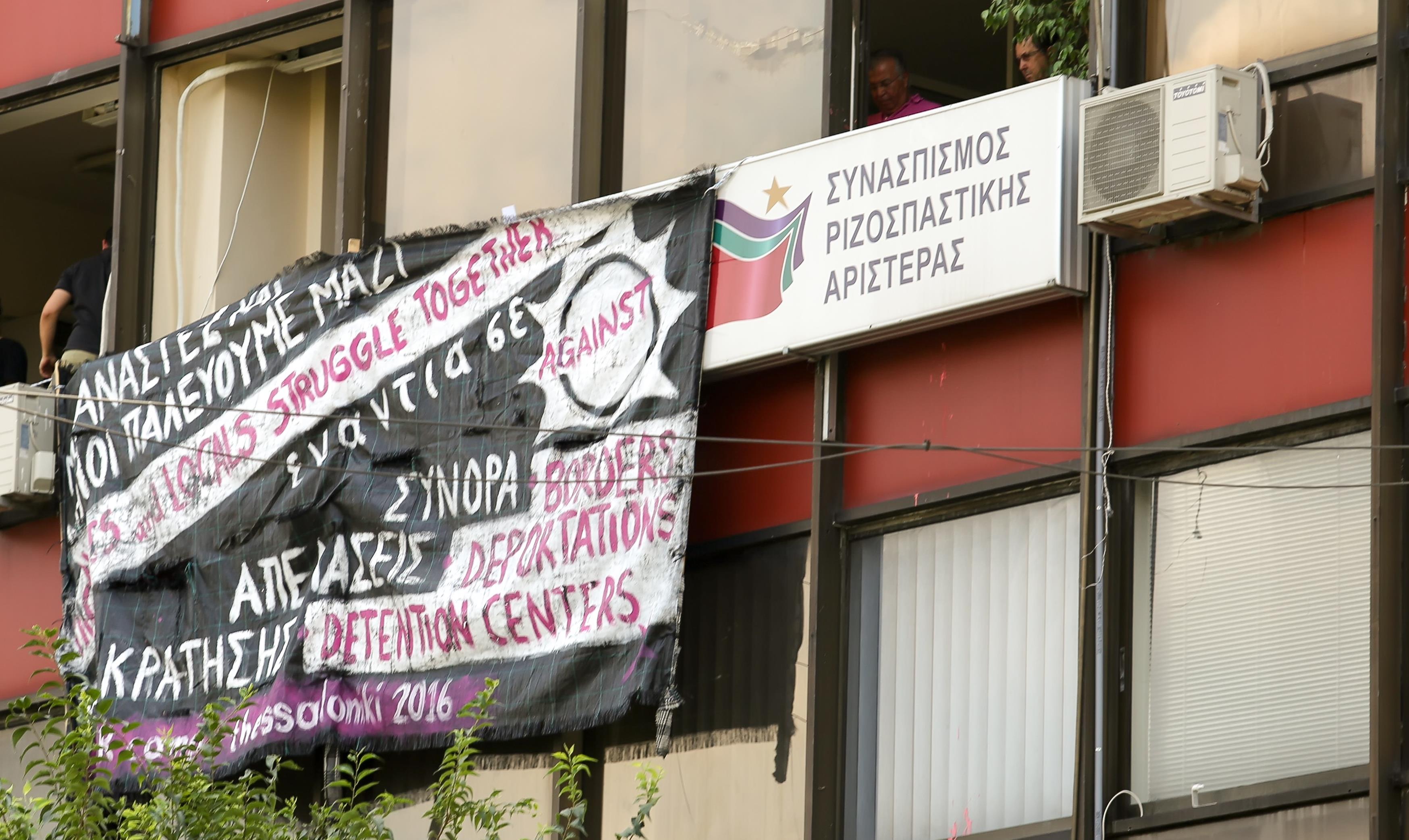 Βολές των «53+» κατά Τόσκα για την εκκένωση των καταλήψεων