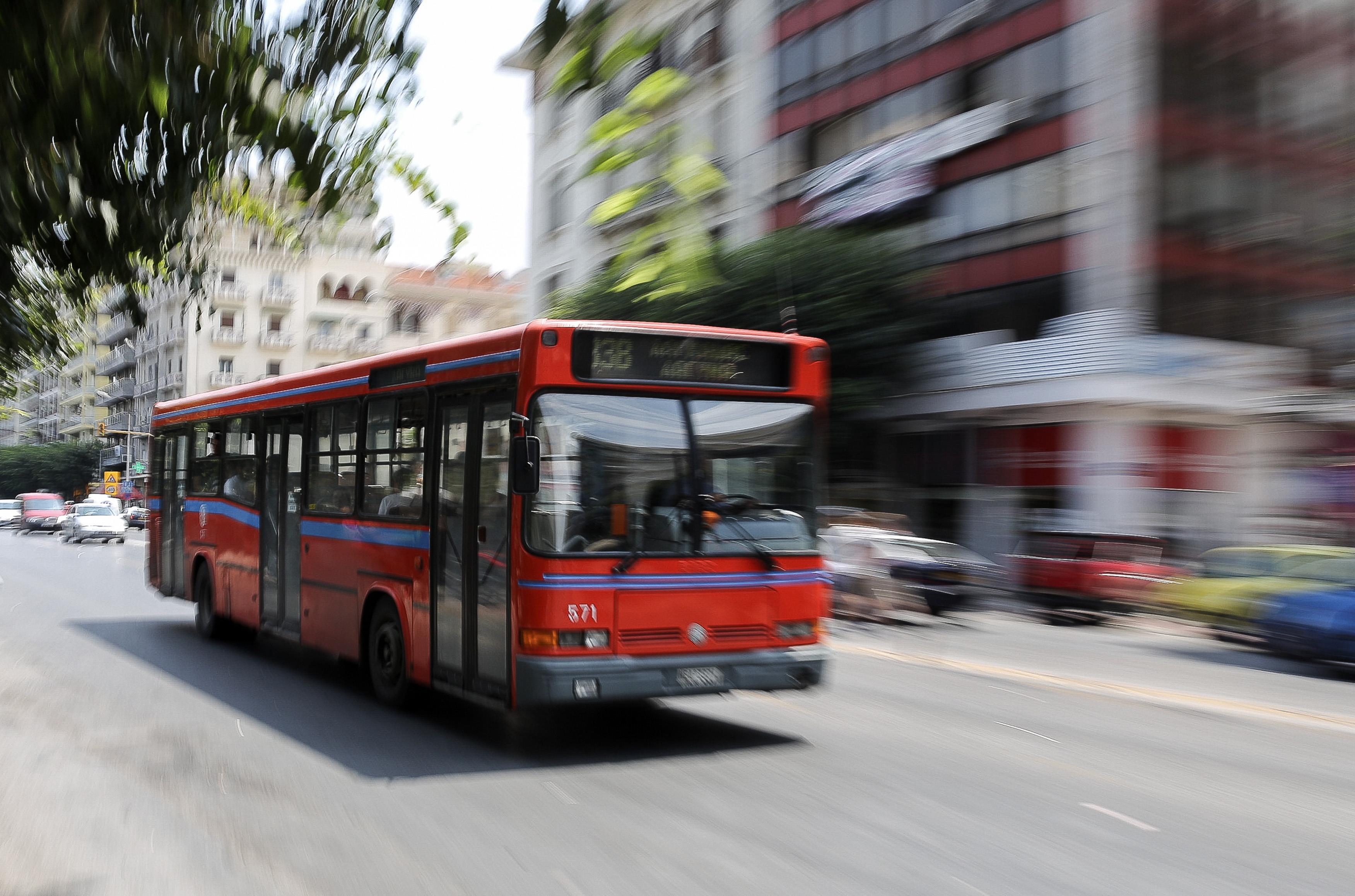 Με επίσχεση απειλούν οι εργαζόμενοι του ΟΑΣΘ για τα οφειλόμενα