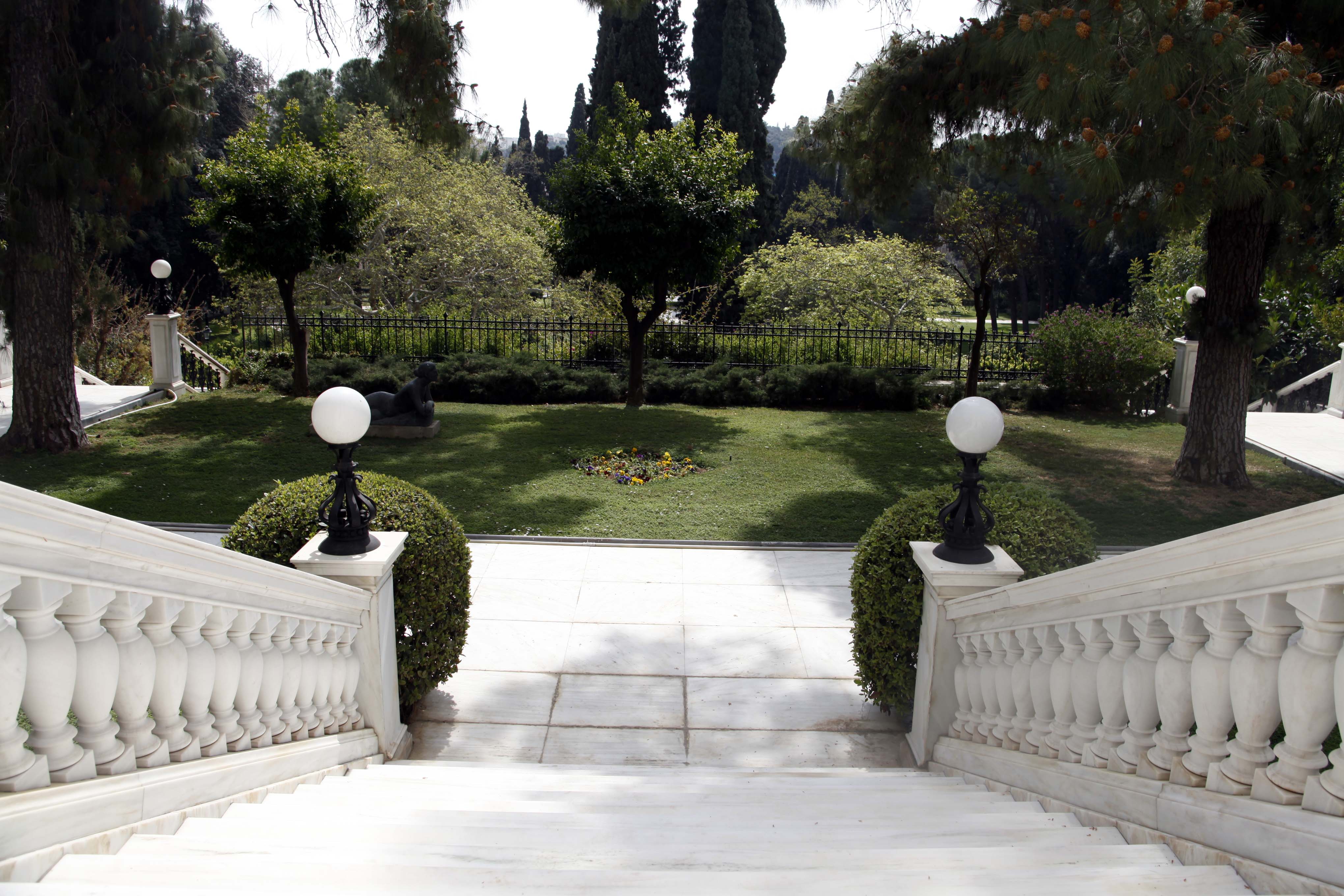 Ξανάνοιξε το Προεδρικό Μέγαρο για την αποκατάσταση της Δημοκρατίας