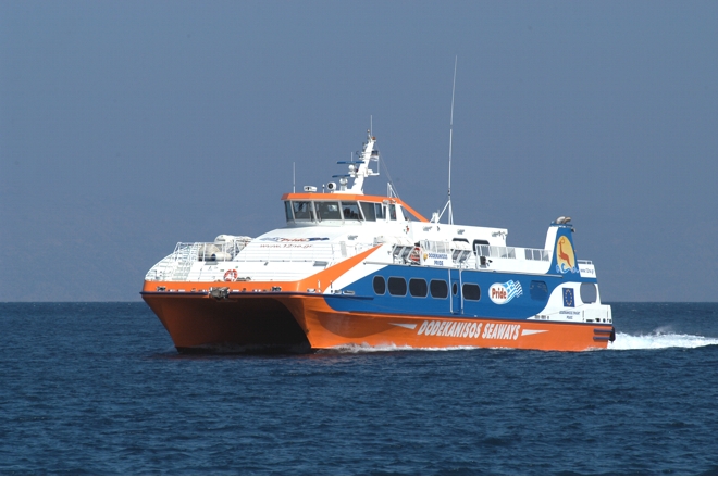 Βλάβη σε καταμαράν στα ανοιχτά της Σάμου