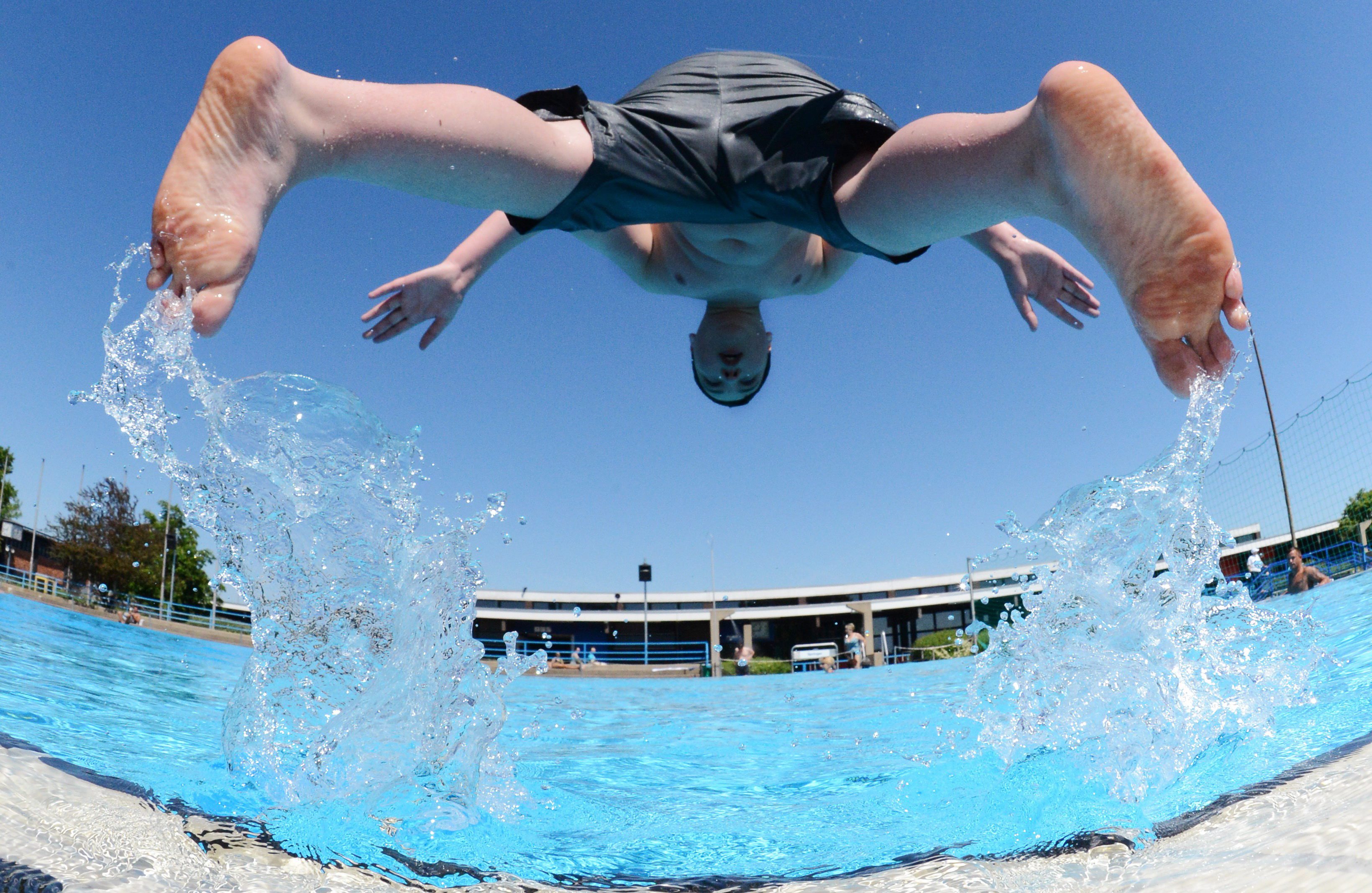 Ισπανία: Μεθυσμένοι τουρίστες κάνουν βουτιές… από τα μπαλκόνια