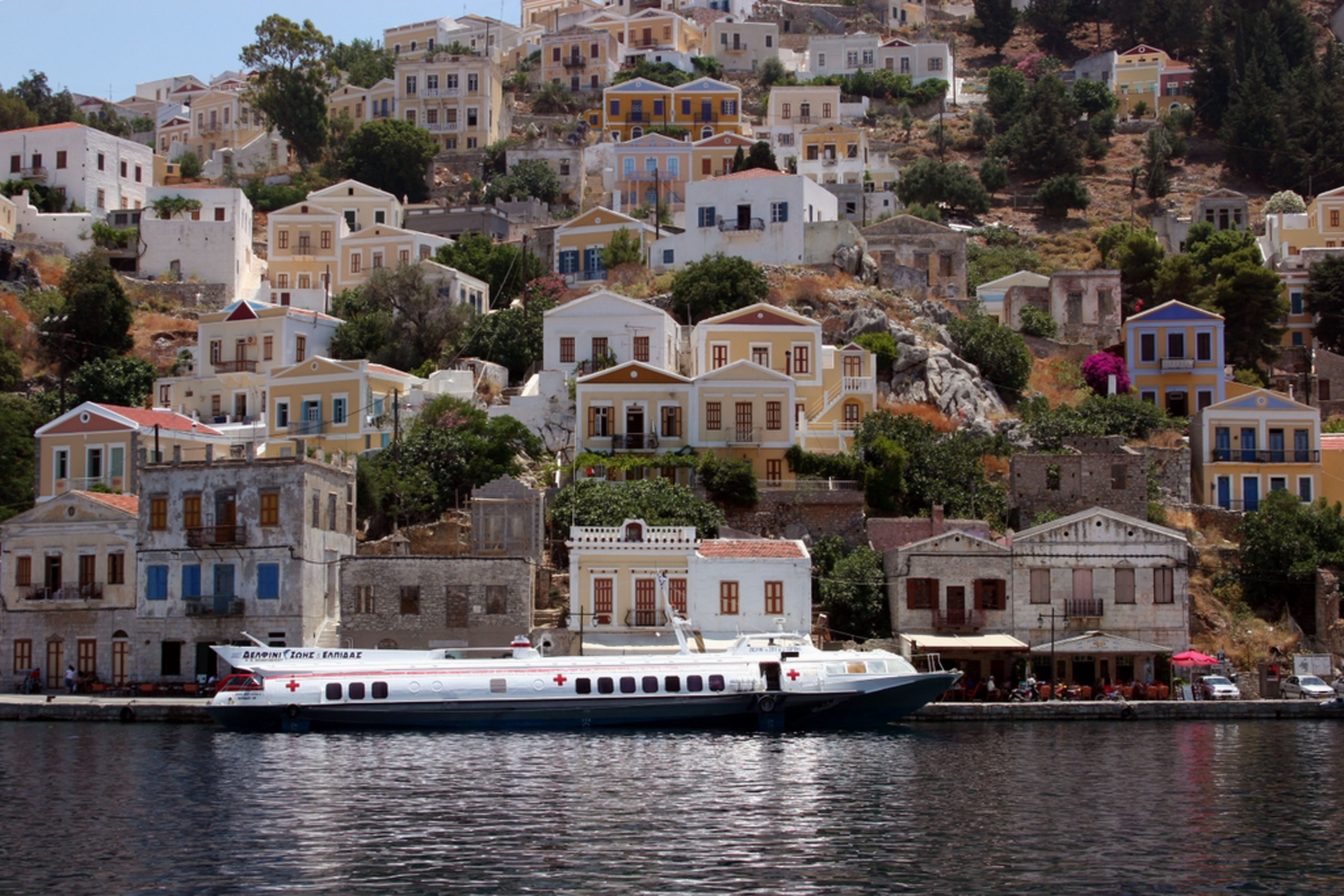 Δήμαρχος Σύμης: Διαψεύδει την έπαρση τουρκικής σημαίας στο νησί