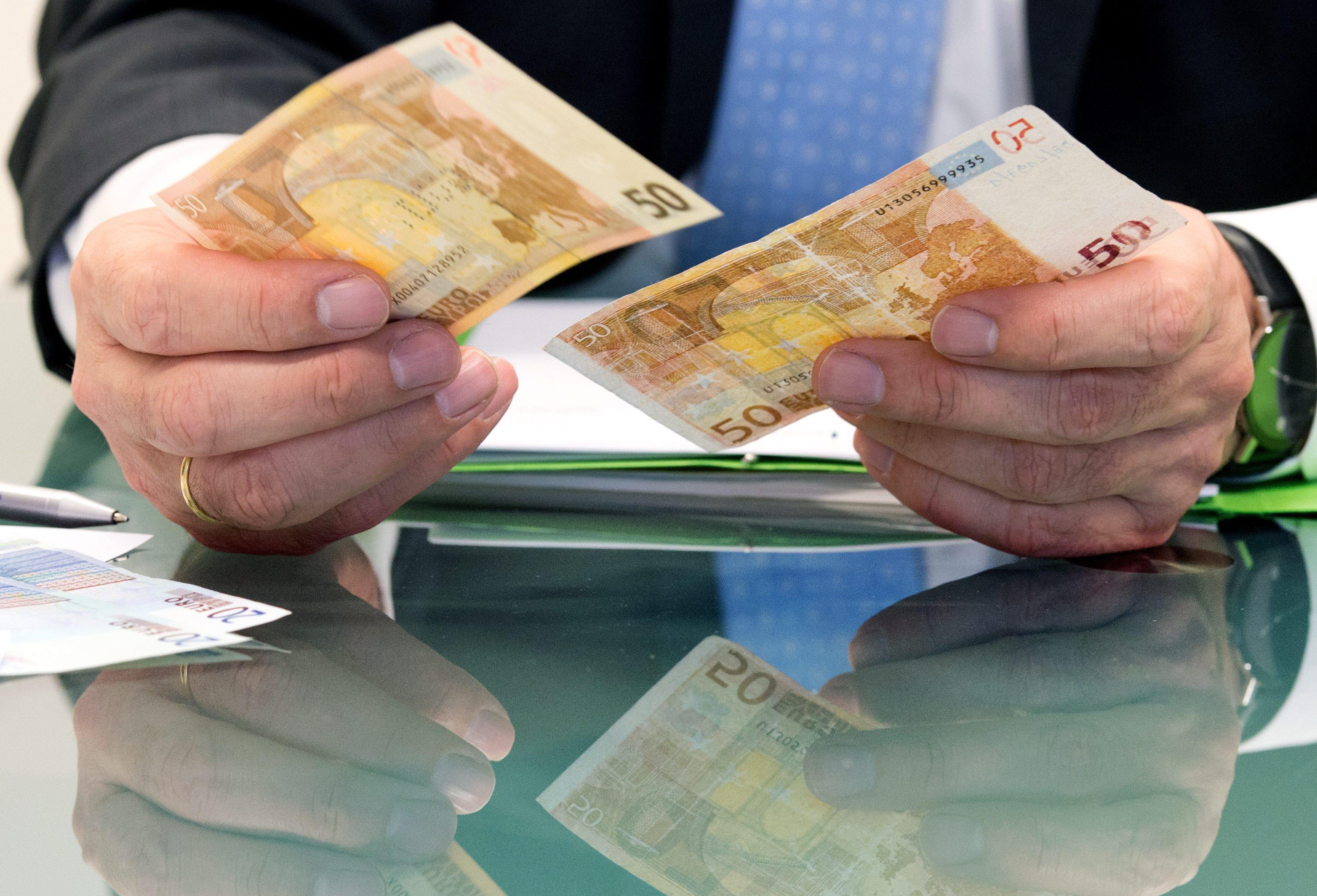 Eurobank: Έως 20 δισ. ευρώ παραμένουν «κρυμμένα σε στρώματα»