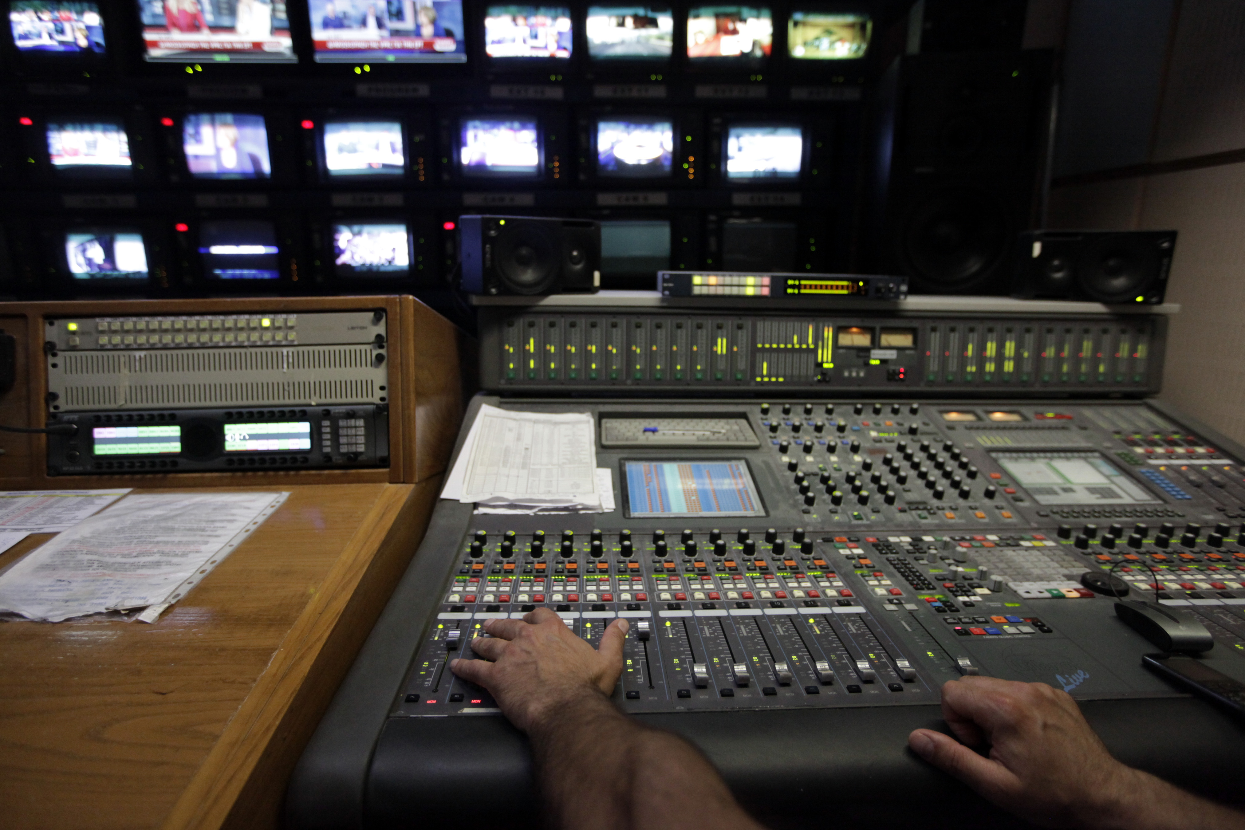 Ιερός πόλεμος ΕΡΤ-ΣΚΑΙ για την κάλυψη της Μεγαλόχαρης