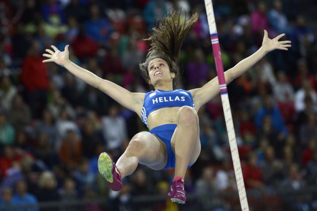 Η Στεφανίδη μας… ξημερώνει (02:30) μετάλλιο στο επί κοντώ