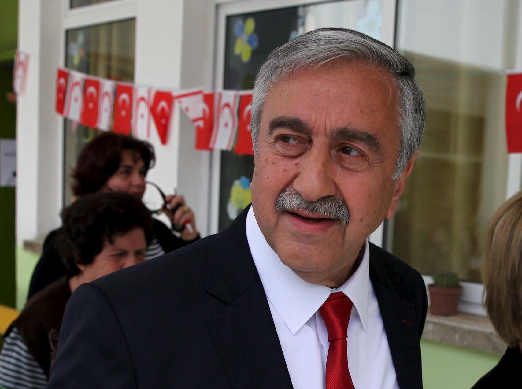 Κυπριακό: Ο Ακιντζί υιοθετεί τη θέση της Άγκυρας για τις εγγυήσεις