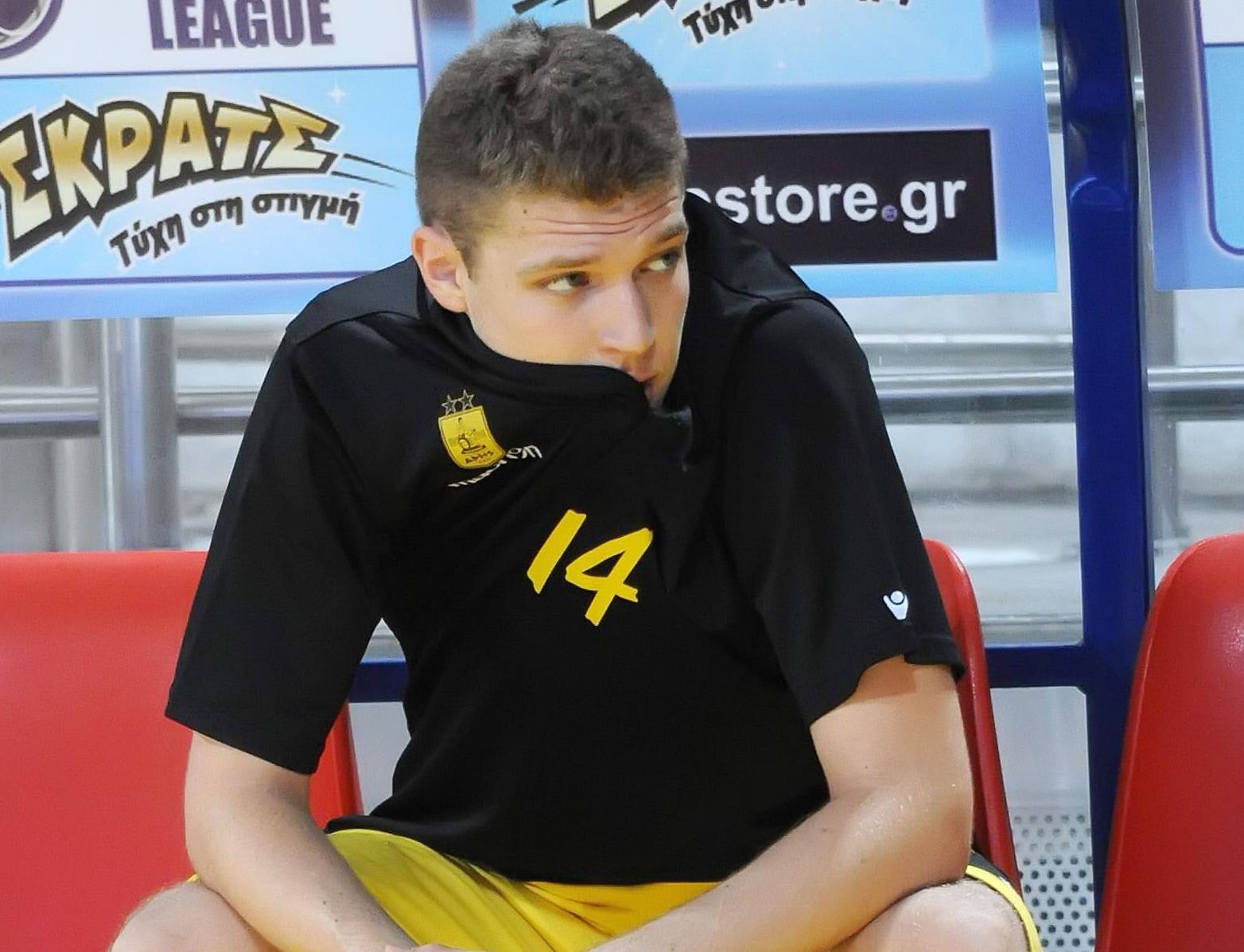 Ο Βεζένκοφ μένει στη Μπαρτσελόνα λόγω Μπαρτζώκα