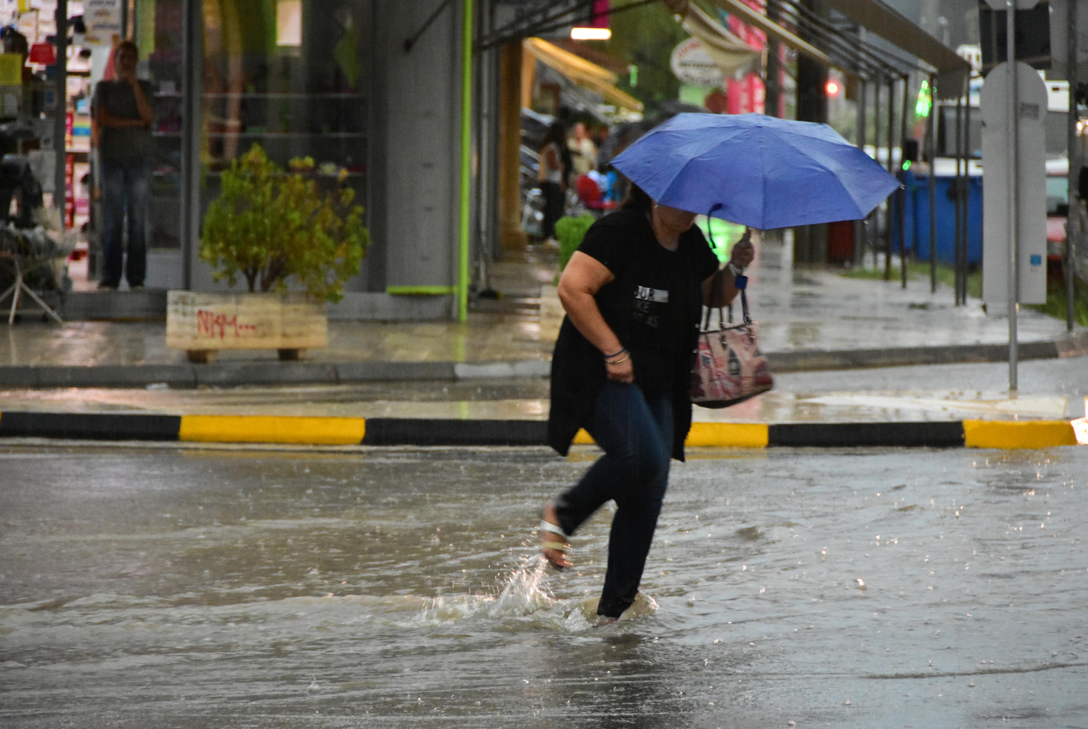 Kαταιγίδες, χαλάζι και άνεμοι την Παρασκευή και το Σάββατο