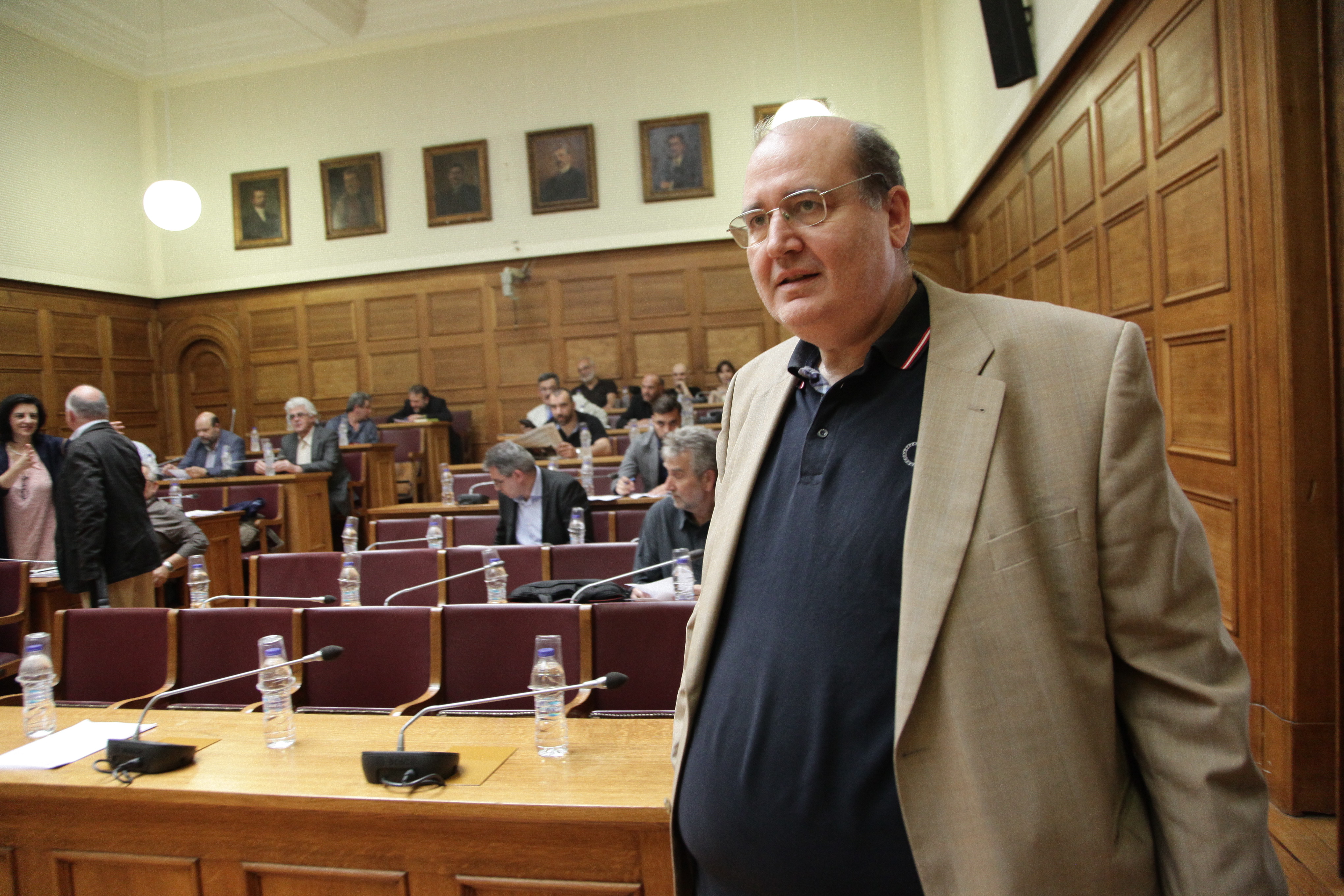 Στην Ολομέλεια της Βουλής ο «πόλεμος» εκπαιδευτικών – σχολαρχών