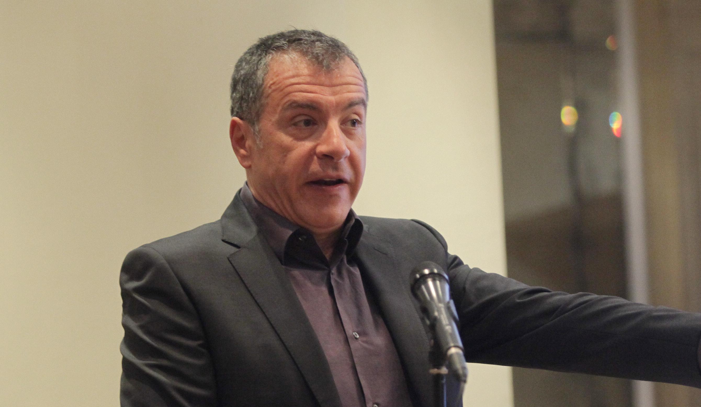 Θεοδωράκης: Όλοι μαζί να προσπαθήσουμε να αλλάξουμε κατεύθυνση