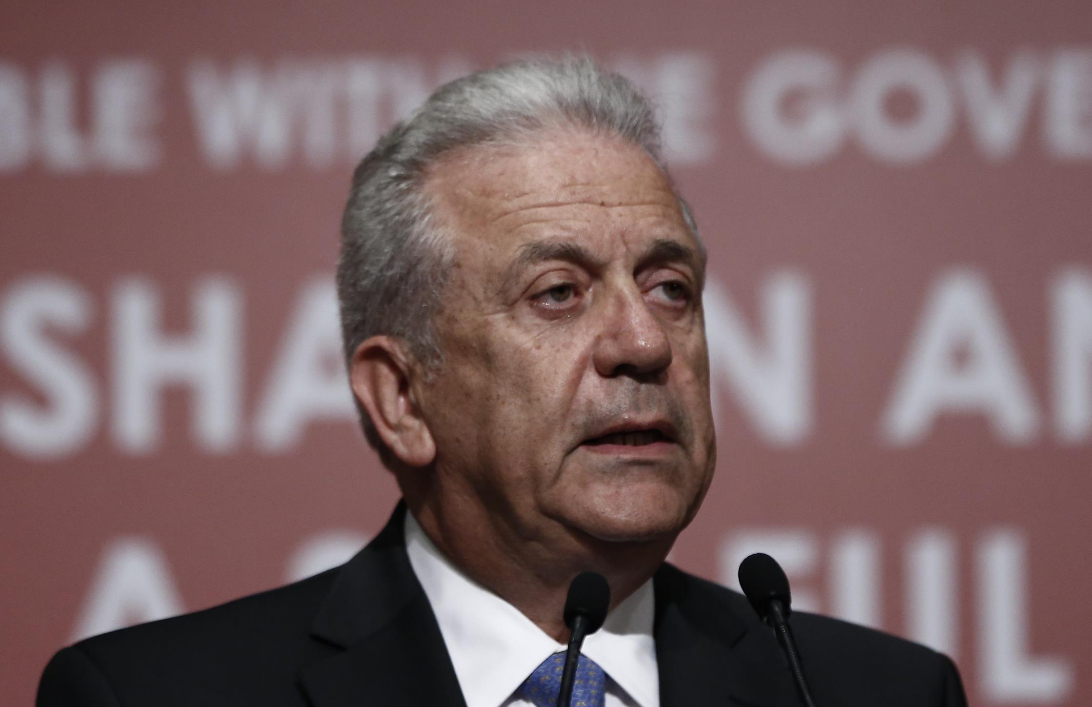 Αβραμόπουλος: Κυρώσεις στις χώρες που αρνούνται τους πρόσφυγες