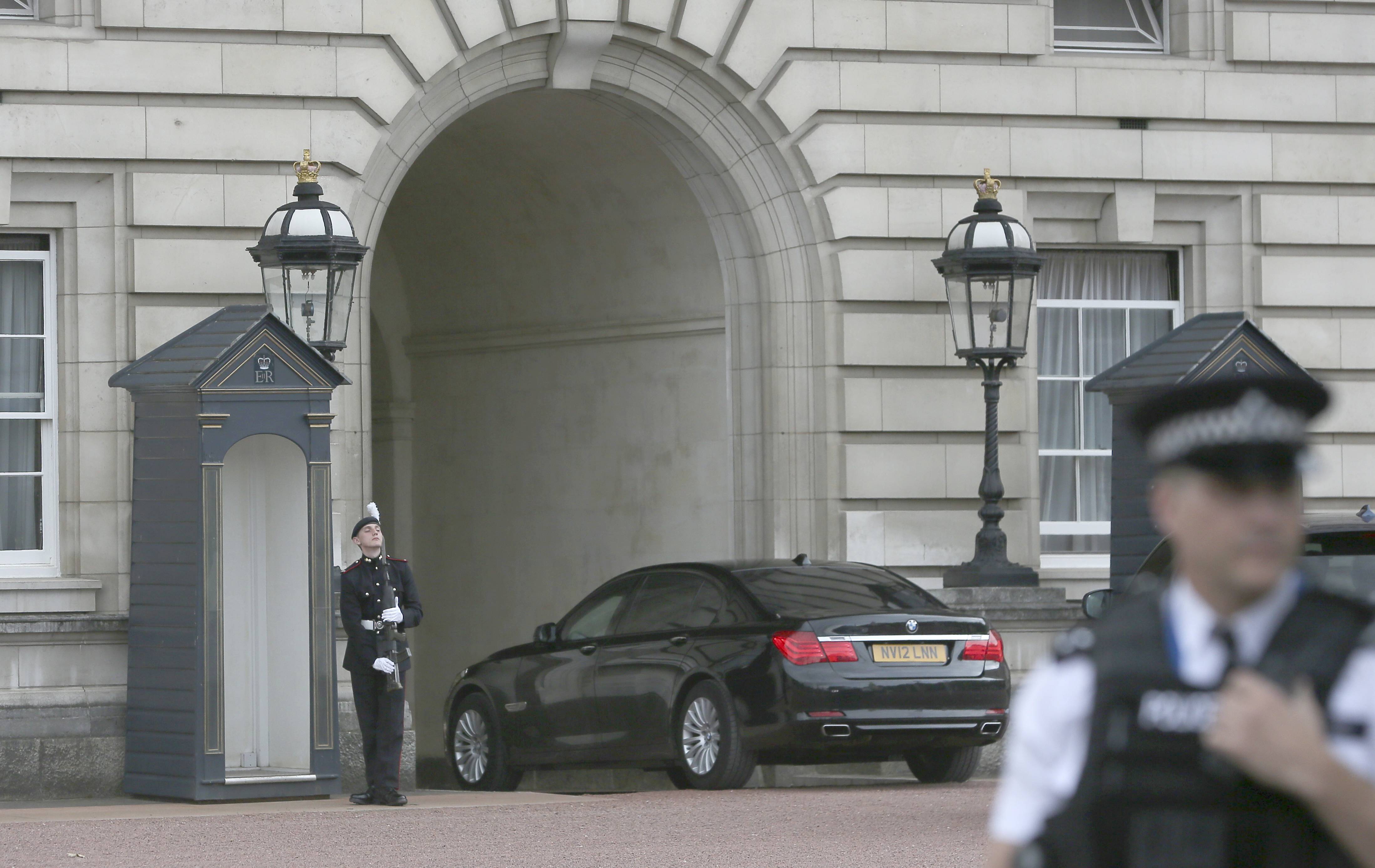 Συνελήφθη νεαρός που σκαρφάλωσε τον φράχτη του Μπάκινχαμ