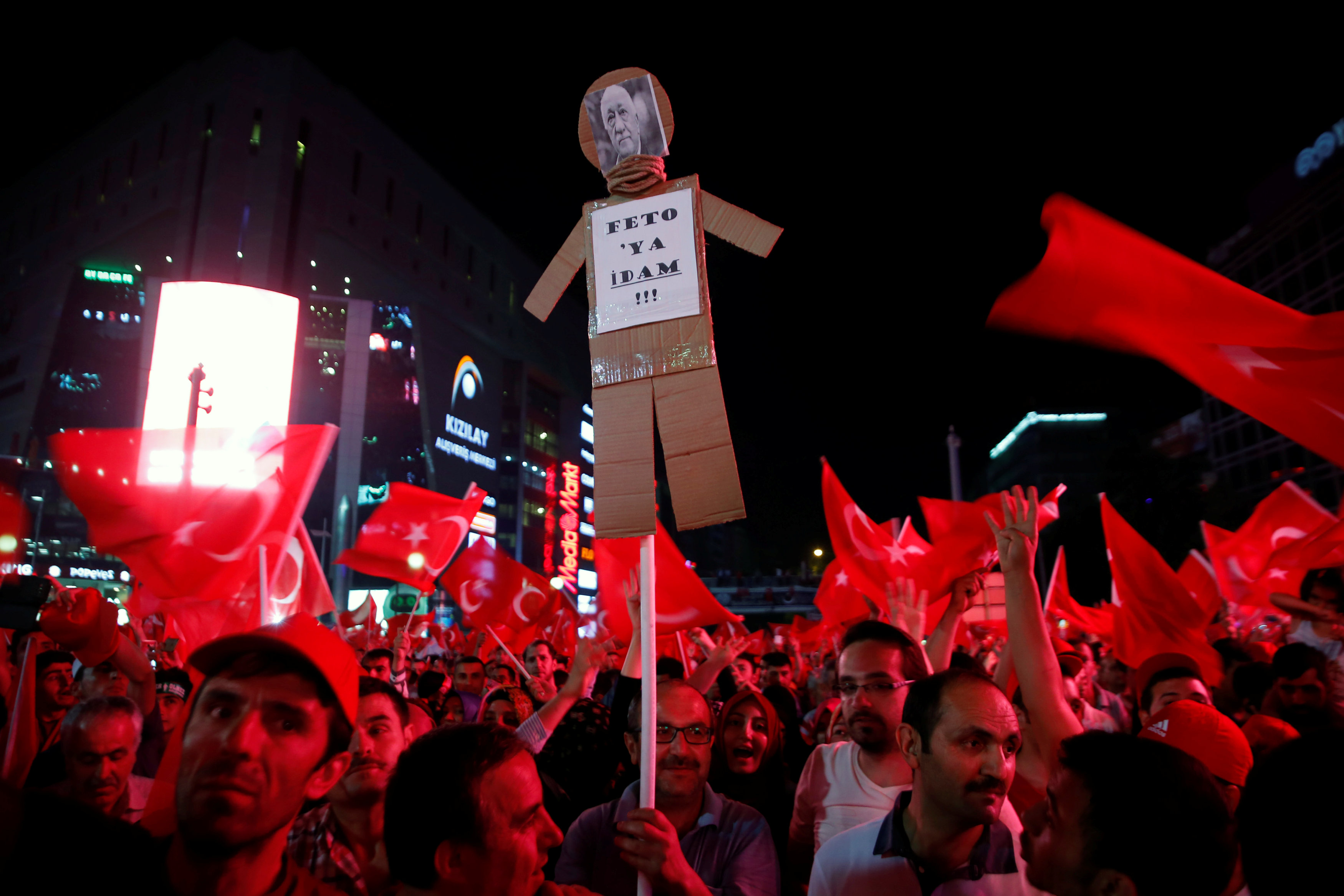 Τουρκία: Ξηλώνονται τέσσερις δήμαρχοι για σχέσεις με το δίκτυο του Γκιουλέν