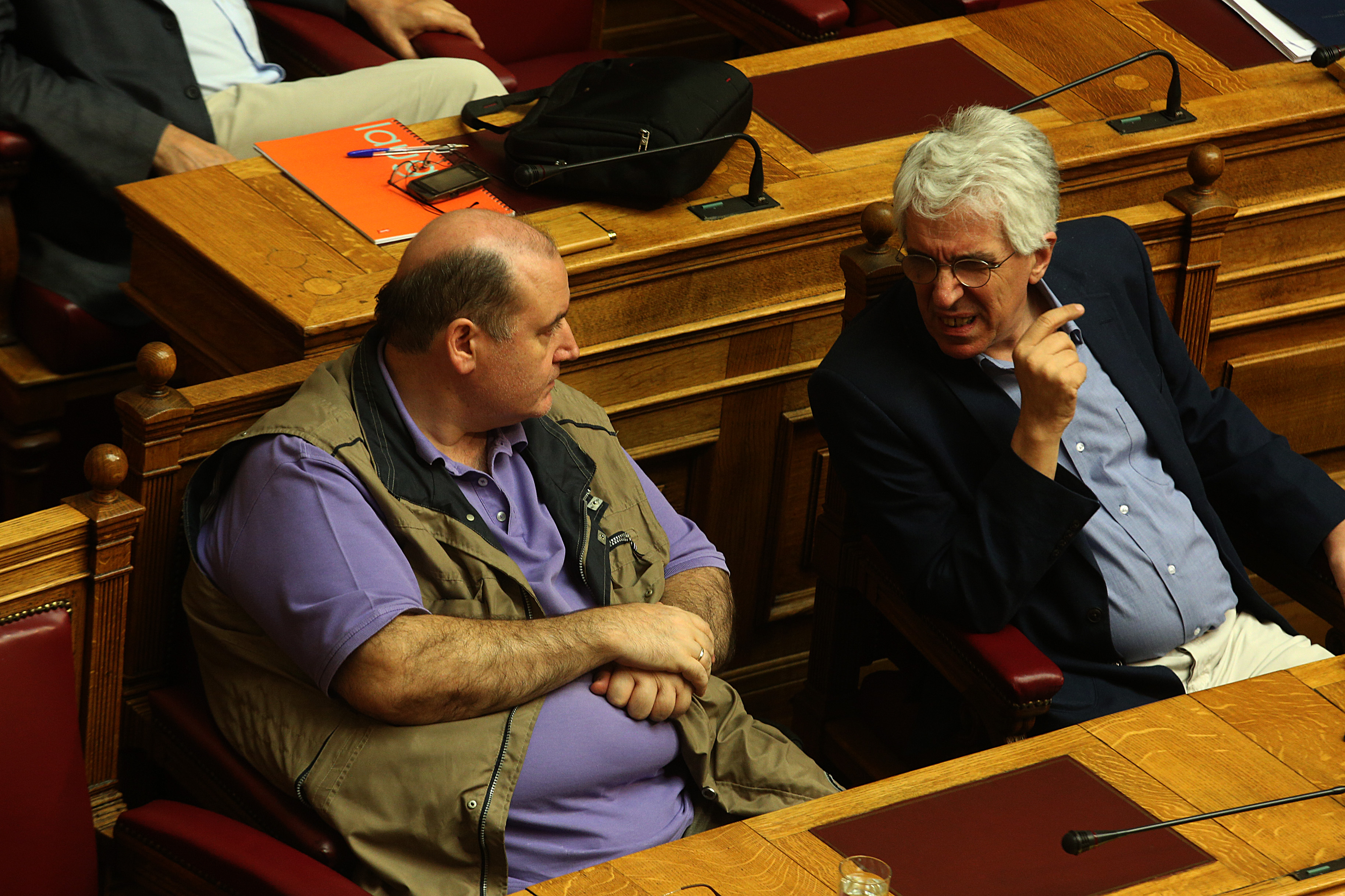 Φίλης και Παρασκευόπουλος καταδικάζουν την εισβολή στη Μητρόπολη