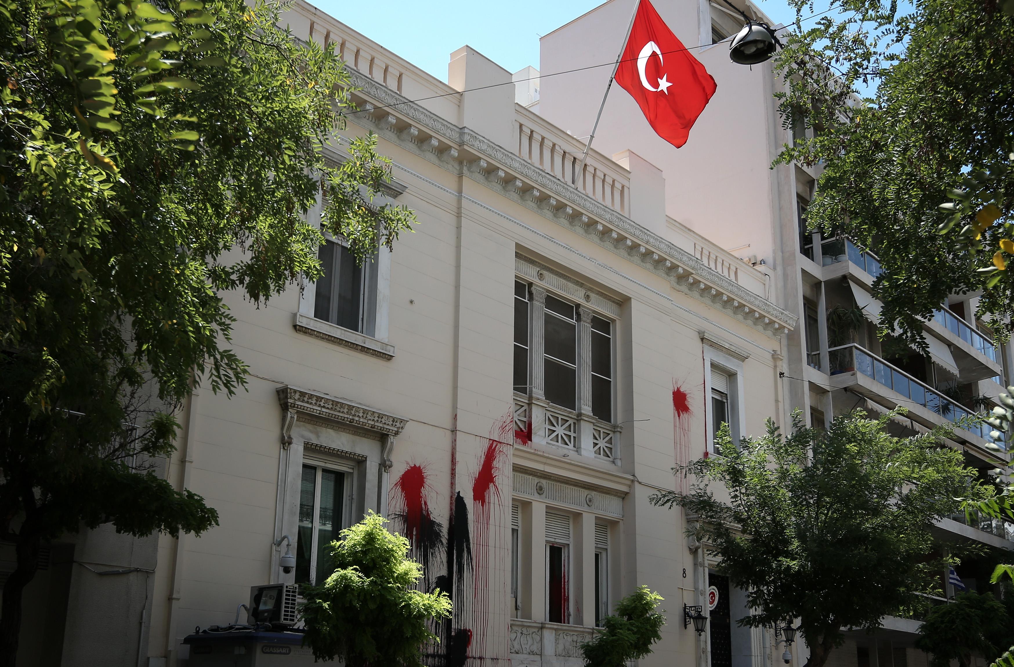 Αρνείται συμμετοχή στην επίθεση στην τουρκική πρεσβεία το μέλος του Ρουβίκωνα