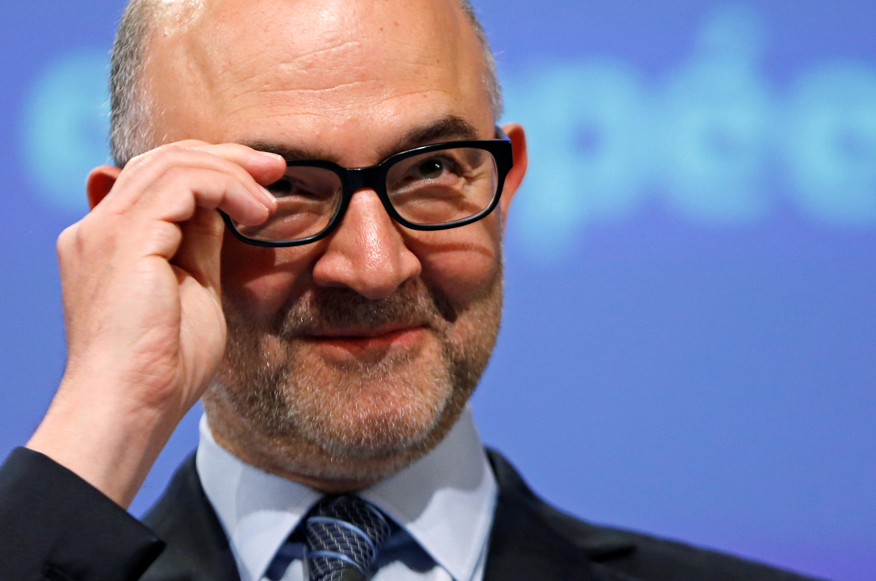 Μοσκοβισί: Η ελληνική οικονομία αποδεικνύεται πιο ανθεκτική