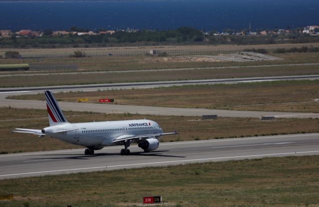 Ποντίκι καθήλωσε επί 48 ώρες αεροσκάφος της Air France