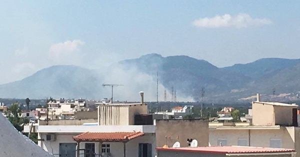 Σε εξέλιξη πυρκαγιά στην Αργολίδα, υπό έλεγχο η φωτιά στα Μέγαρα
