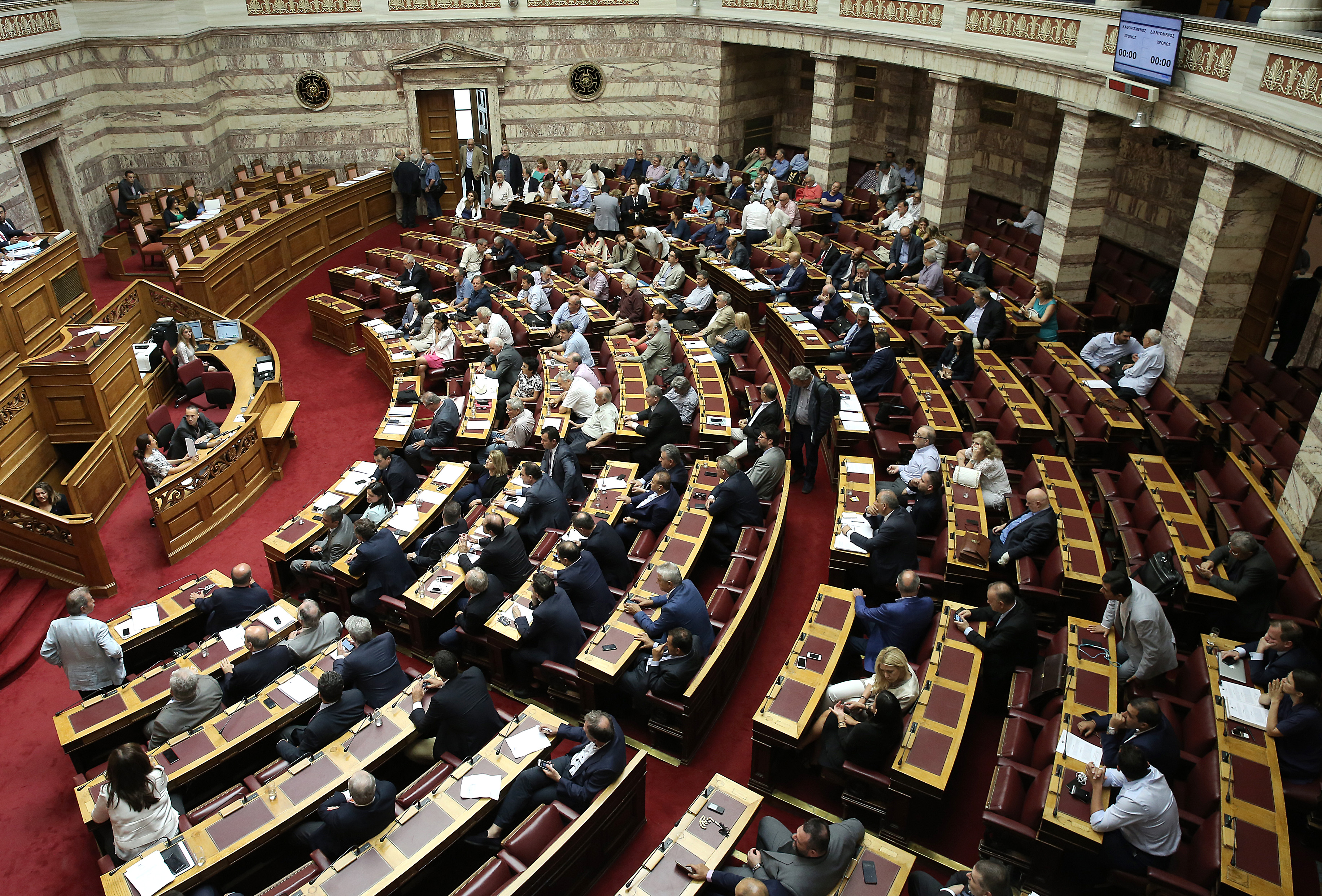 Τι λέει το υπουργείο για την τροπολογία που προκάλεσε σάλο στη Βουλή