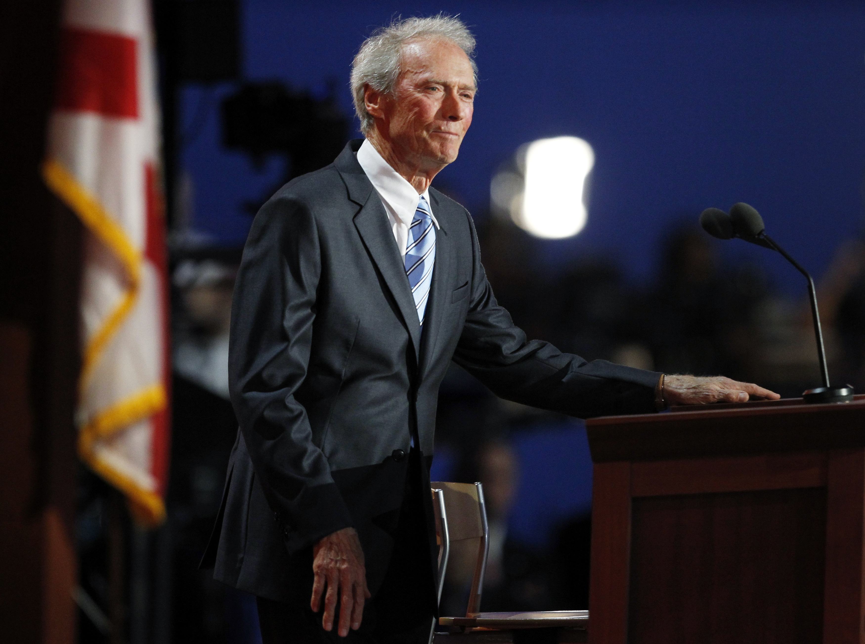 Ο Ίστγουντ στηρίζει Τραμπ και αποκαλεί «υπερευαίσθητους» τους Αμερικάνους