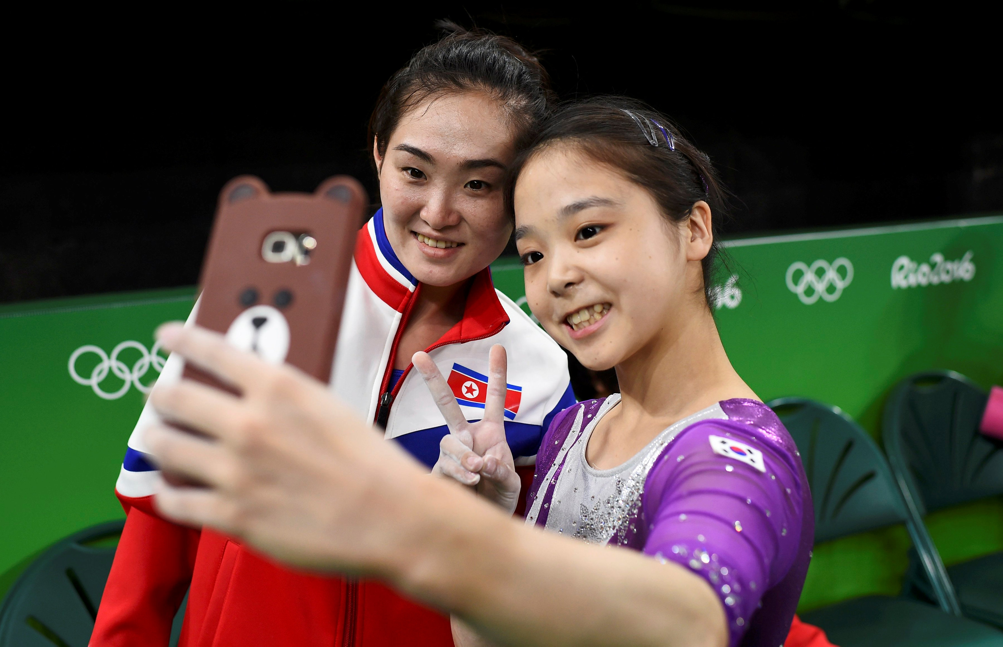 Οι γυμνάστριες της Βορείου και της Νοτίου Κορέας μαζί σε selfie