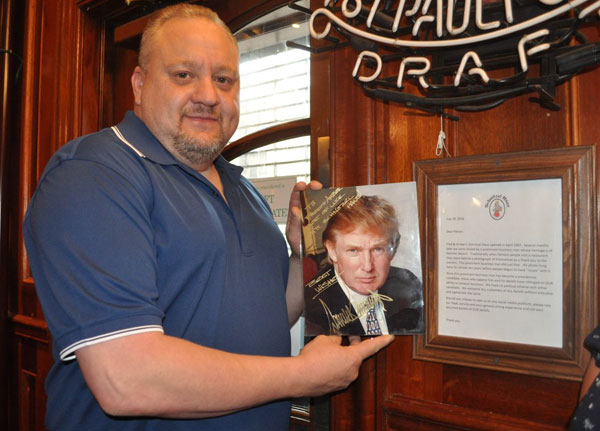 Εστιατόριο στη Ν.Υόρκη κατέβασε φωτό του Τραμπ γιατί έδιωχνε πελάτες