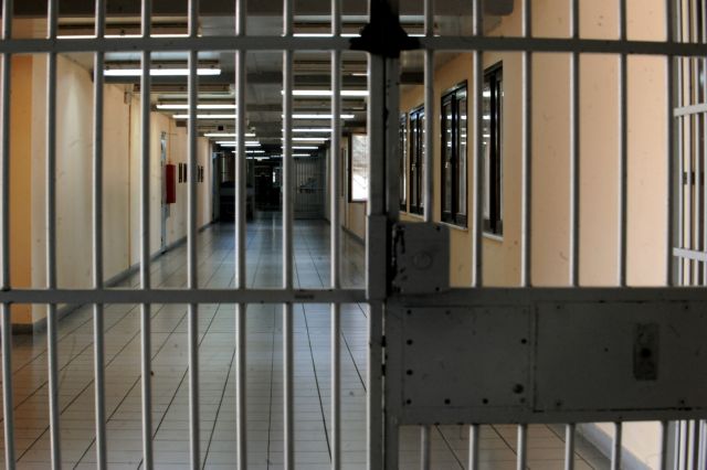 Κέρκυρα: Σύλληψη τεσσάρων κρατουμένων για οπλοκατοχή