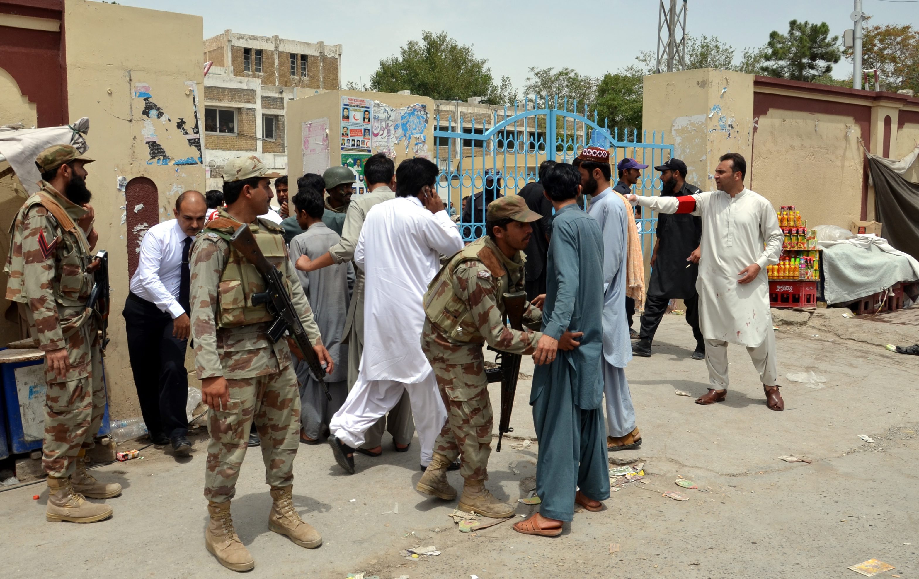 Πολύνεκρη βομβιστική επίθεση σε νοσοκομείο του Πακιστάν