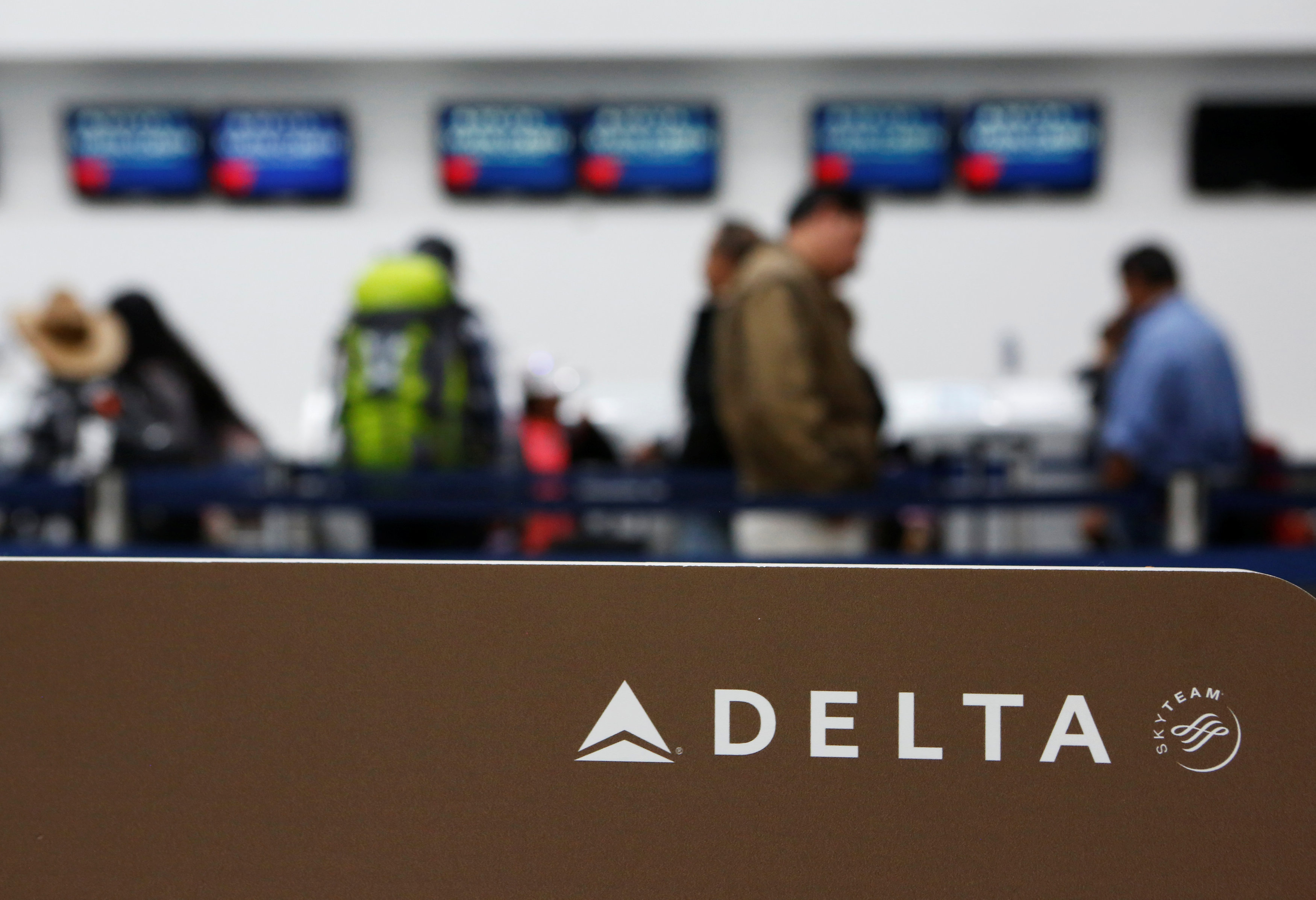 Η Delta ακύρωσε άλλες 250 πτήσεις το πρωί της Τρίτης