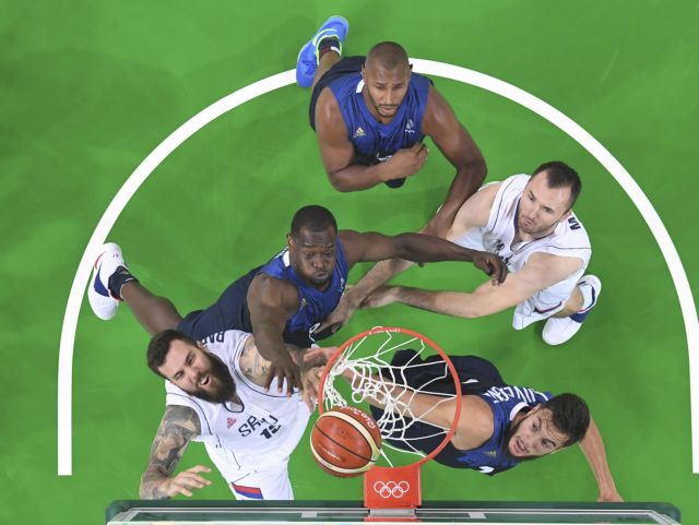 Μπάσκετ (Α): Δυσκόλεψαν τις ΗΠΑ οι Αυστραλοί, νίκη με ανατροπή για τη Γαλλία κόντρα στη Σερβία