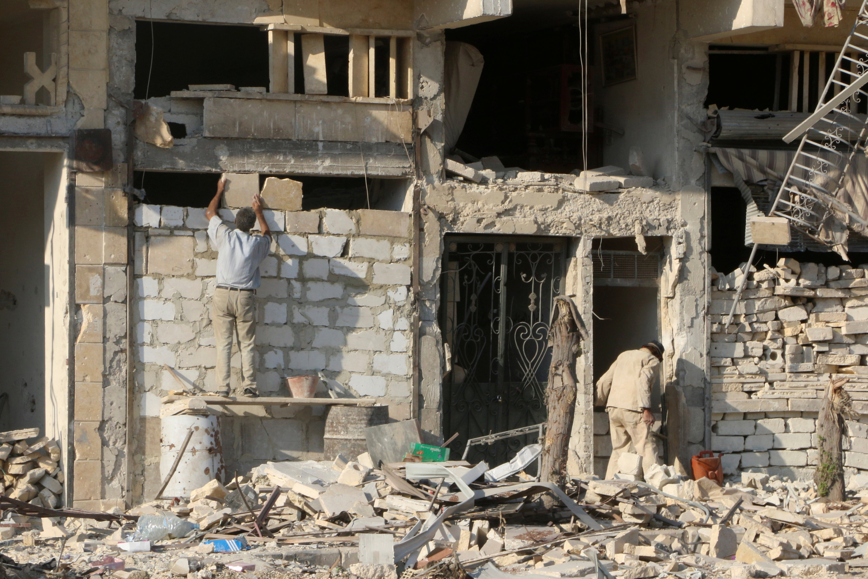 Δεκάδες άμαχοι νεκροί σε αεροπορικές επιδρομές στο Χαλέπι