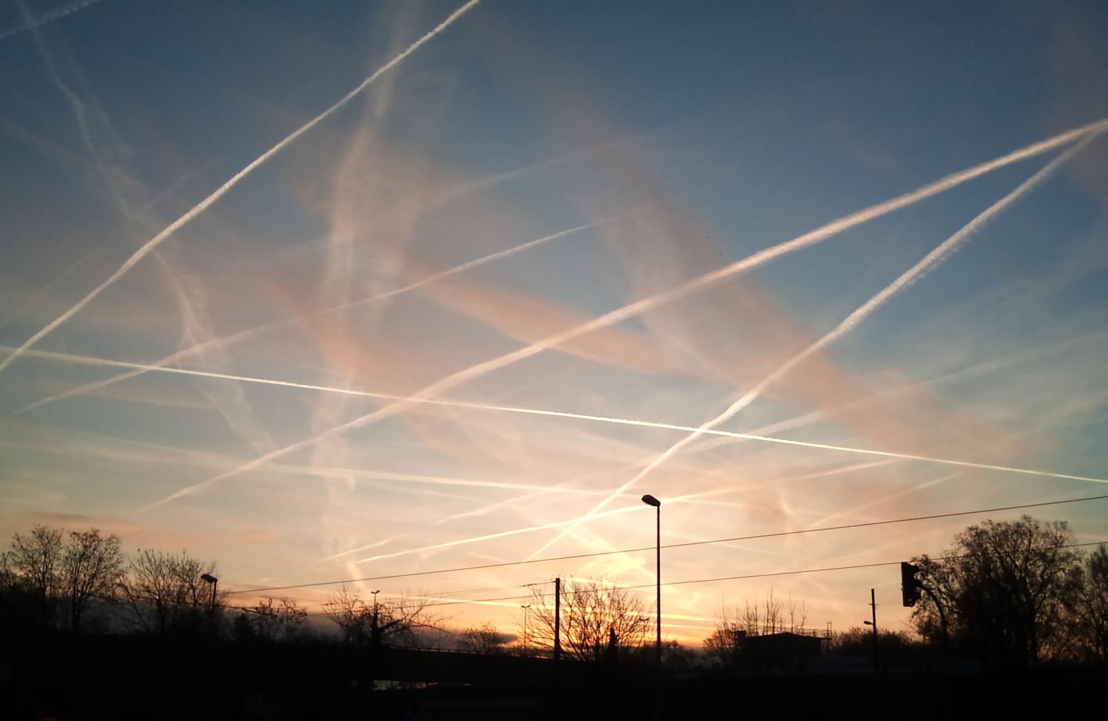 Τι λένε οι επιστήμονες για τους ψεκασμούς