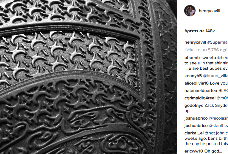 Φορά ο Superman μαύρη στολή;