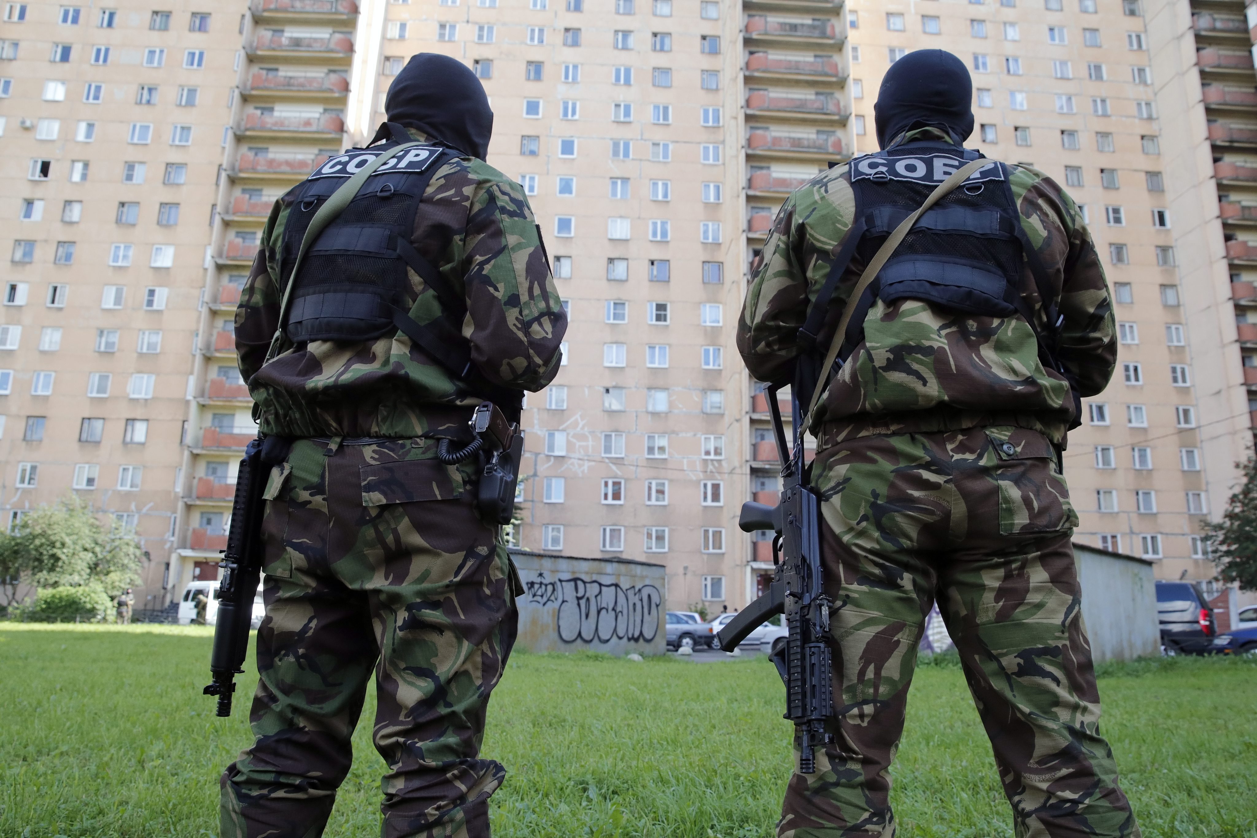 Νεκροί «ένοπλοι» σε επιχείρηση στην Αγία Πετρούπολη, επίθεση στη Μόσχα