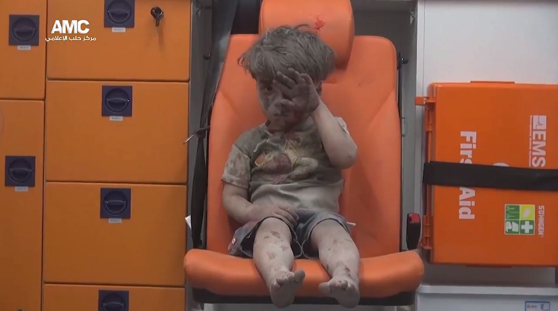 «Δεν έκλαψε, δεν είχε ιδέα τι έγινε»: Η ιστορία του πεντάχρονου Ομράν στο Χαλέπι