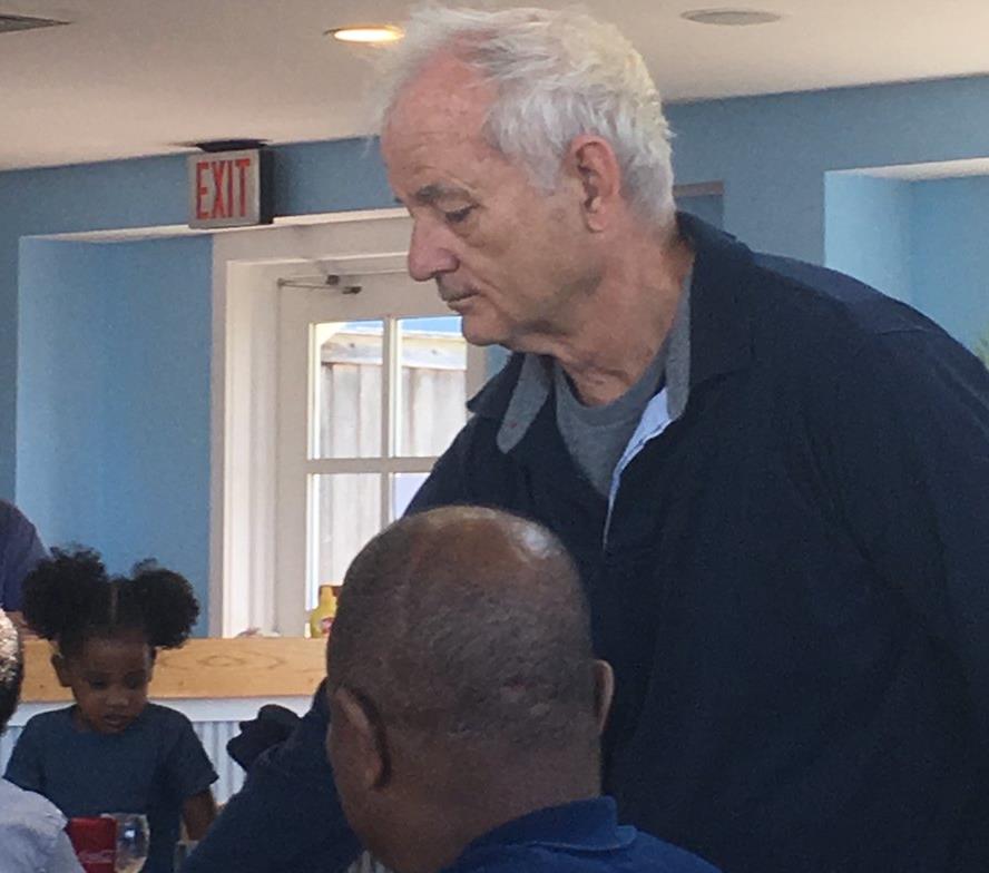 Ο Μπιλ Μάρεϊ κλέβει τις πατάτες ενός αγνώστου