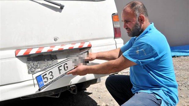 Τουρκία: Ξηλώνουν πινακίδες ΙΧ επειδή θυμίζουν… πραξικόπημα