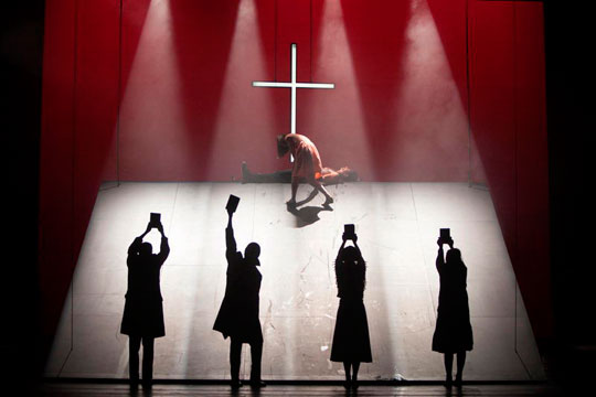Ο «Φάουστ» της Κατερίνας Ευαγγελάτου ξανά στο Δημοτικό Θέατρο Πειραιά